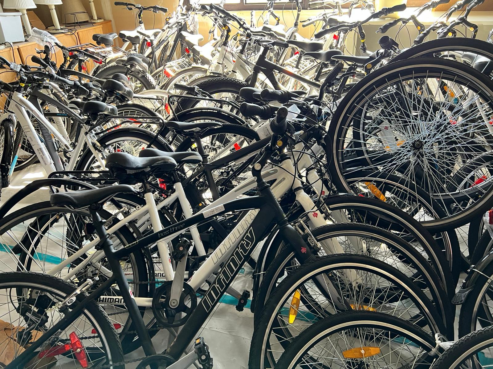 Primer lote de bicicletas del programa "Bicicletas que cambian vidas", listas para ser enviadas. Fotografía por: Adventist Health.