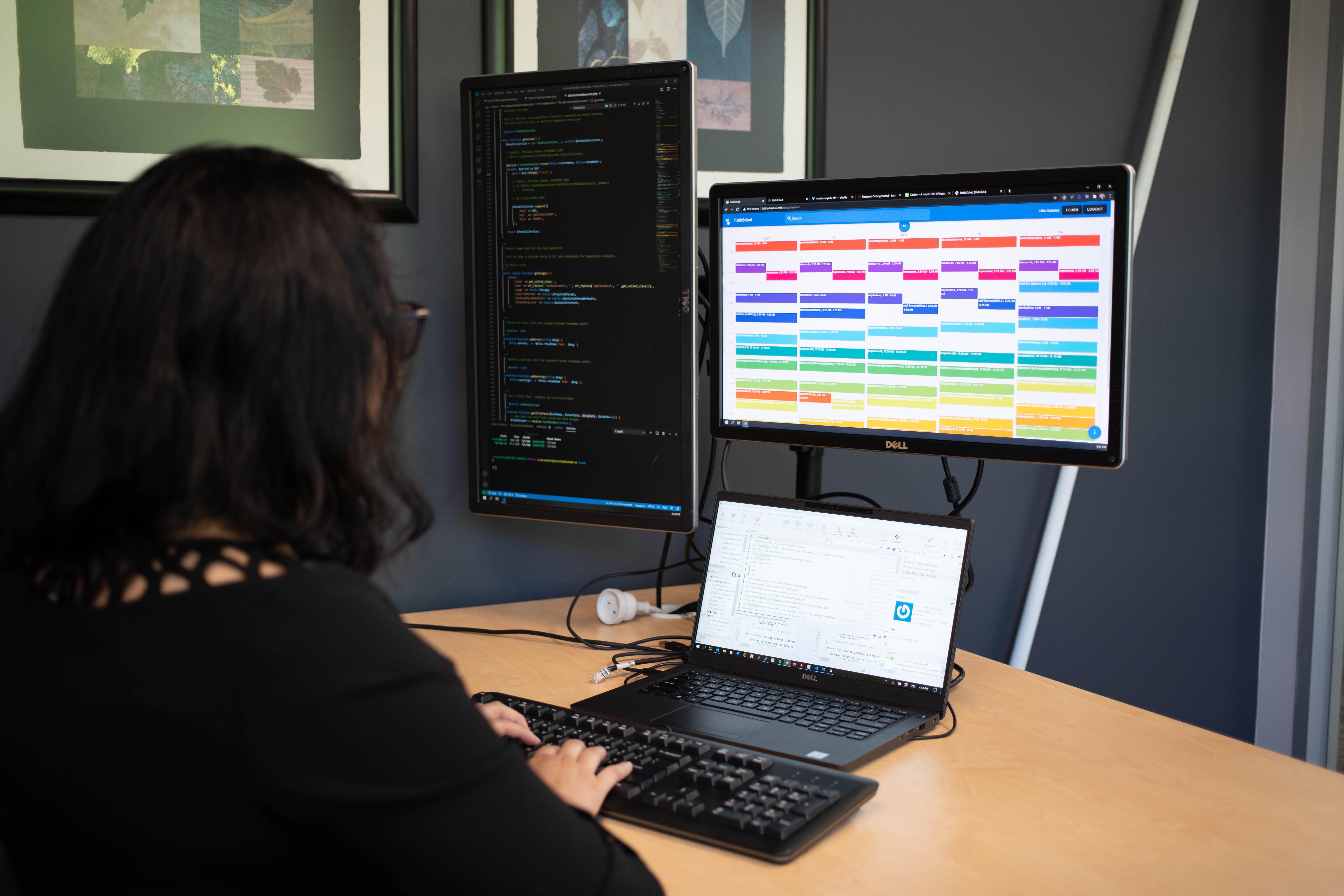 Lidia Ordoñez, trabajando en el desarrollo del software.