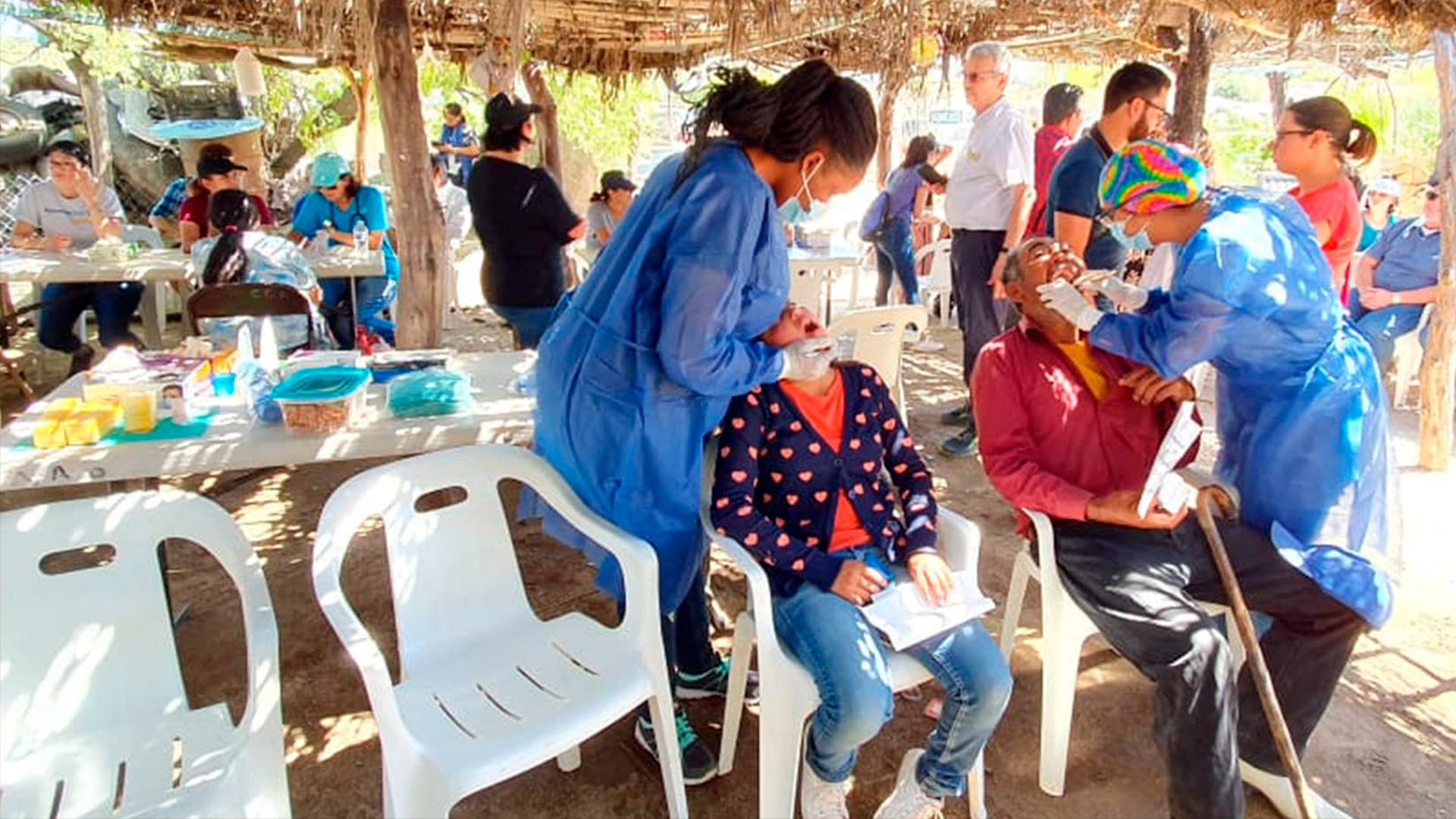 Benefician a cientos de personas en brigada médica en Baja California