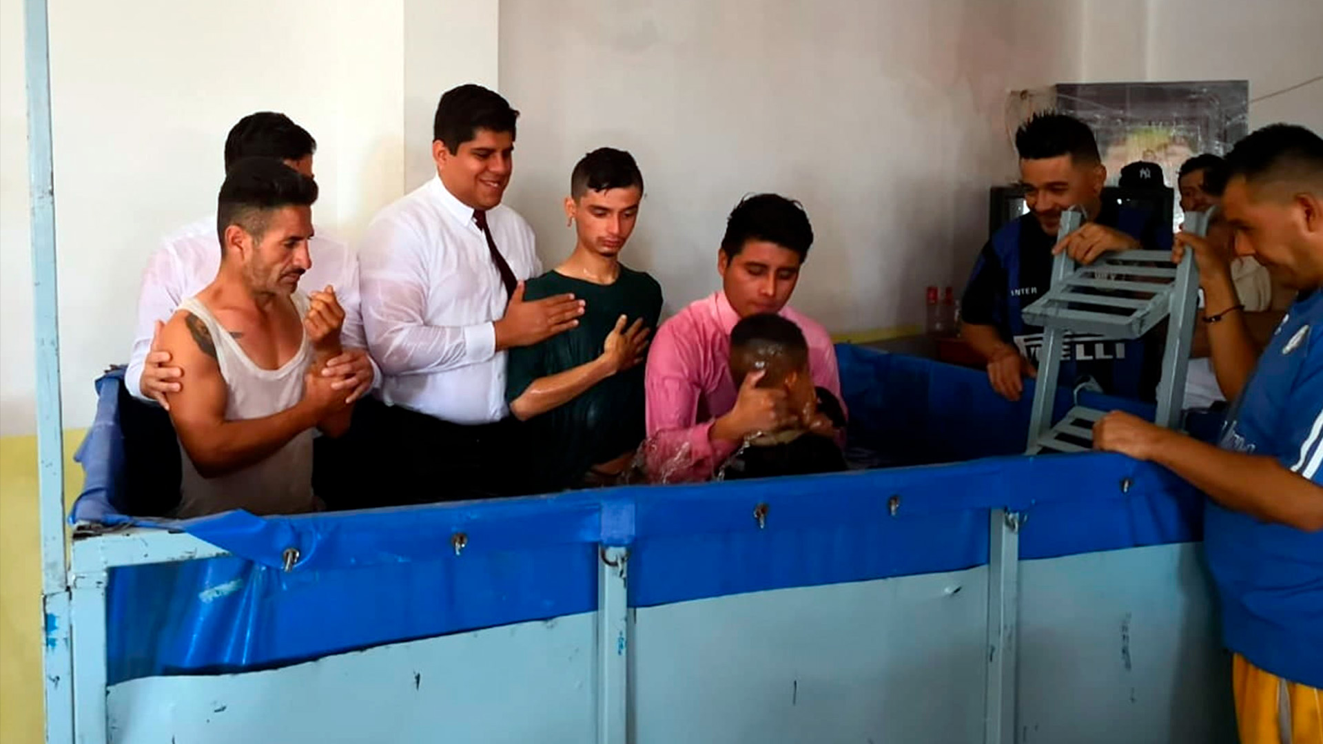 Más de 200 personas son bautizadas en campañas evangelísticas de estudiantes de Teología