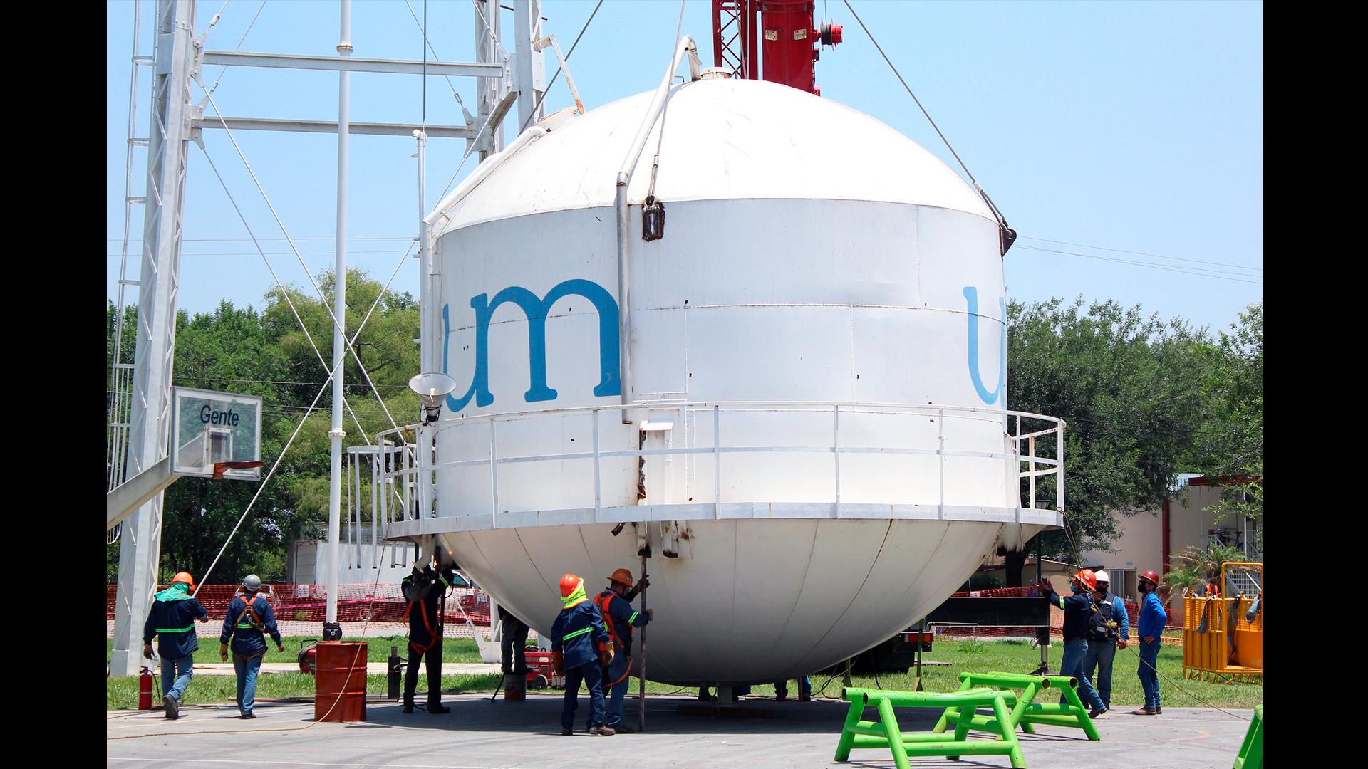 Quitan tanque de agua de la Universidad de Montemorelos