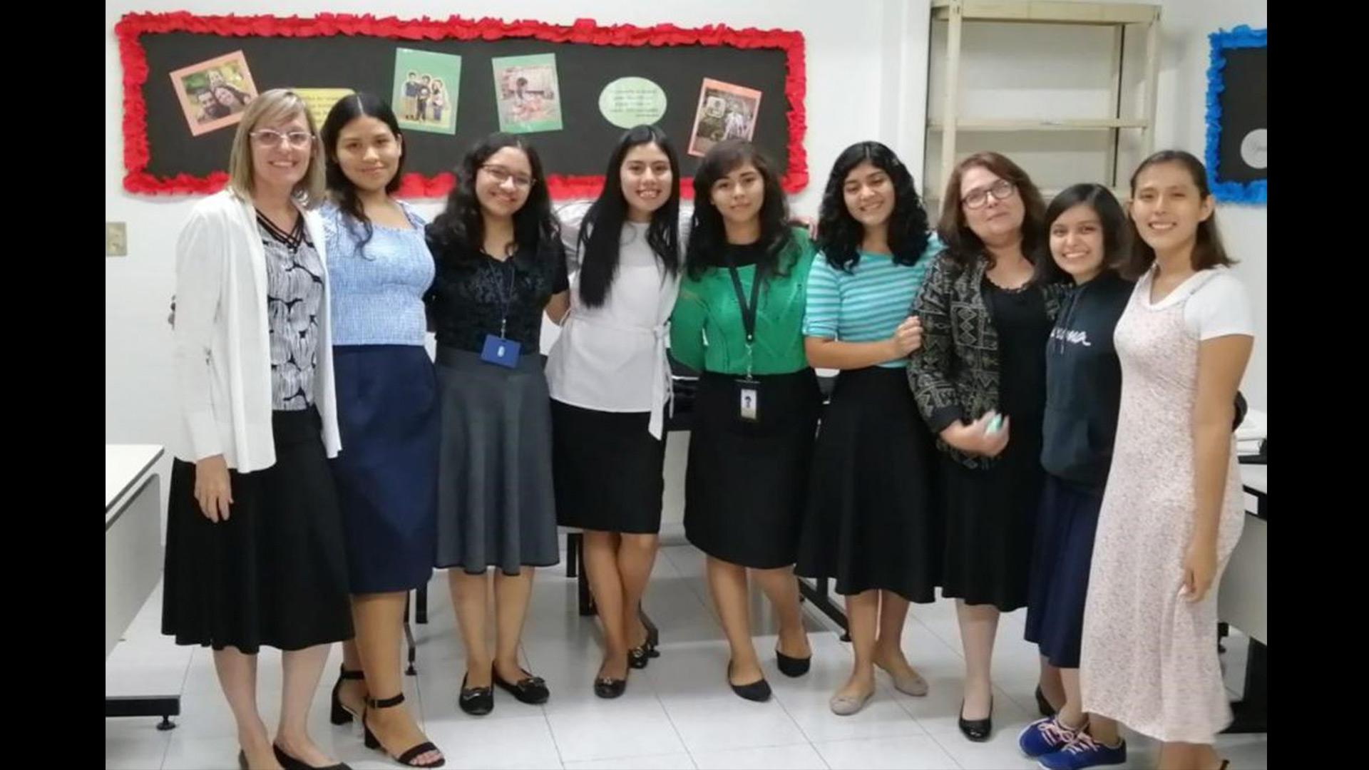 Hablan del rol del docente como tutor-mentor con educadores de homóloga peruana