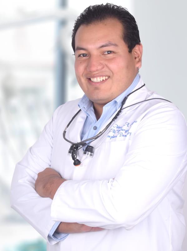 El doctor Castro cuenta con amplia experiencia en el campo de la odontología.