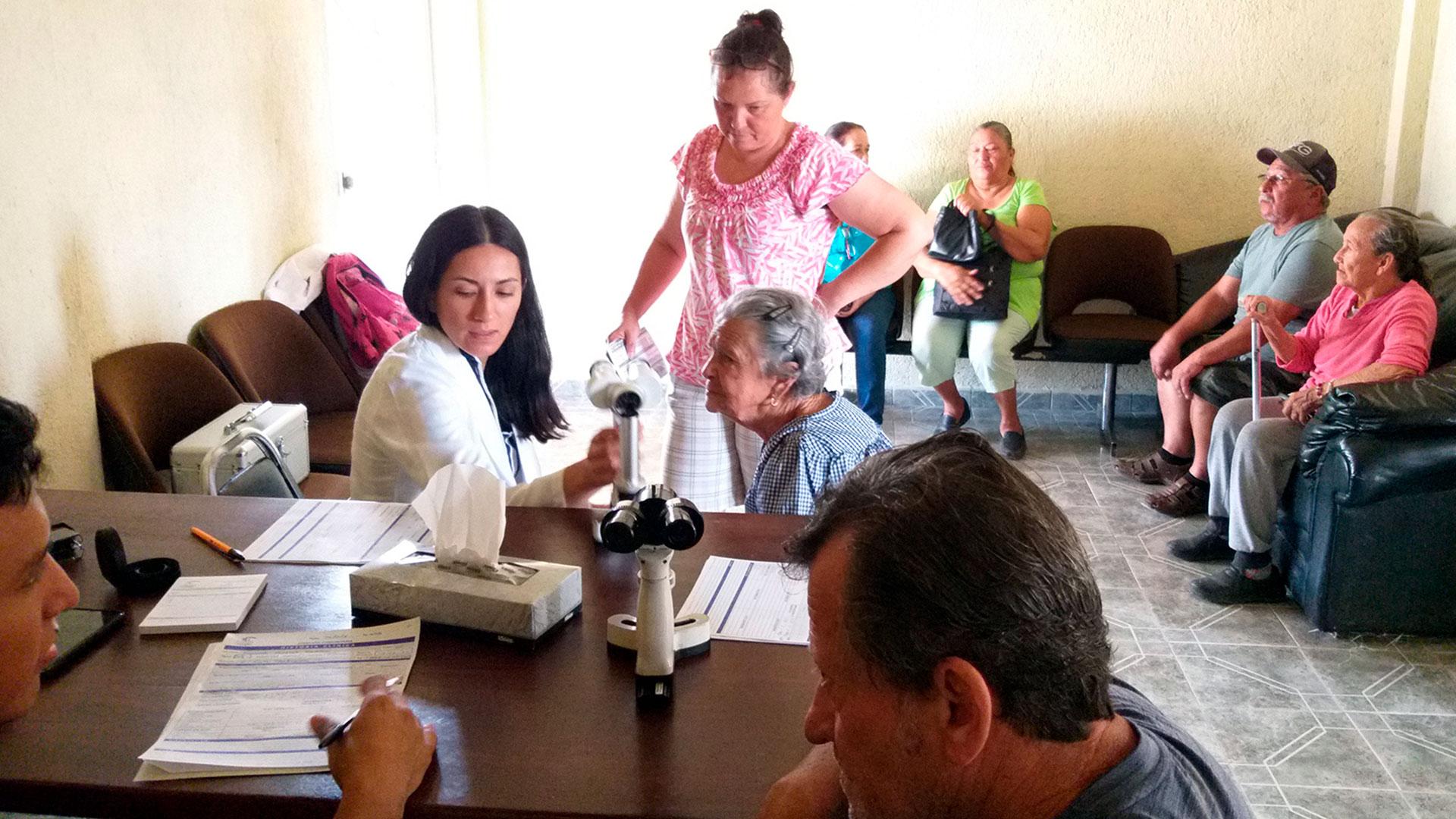 Llevan segundas jornadas de detección de retinopatía diabética y catarata en beneficio de ciudadanos de Montemorelos y Allende