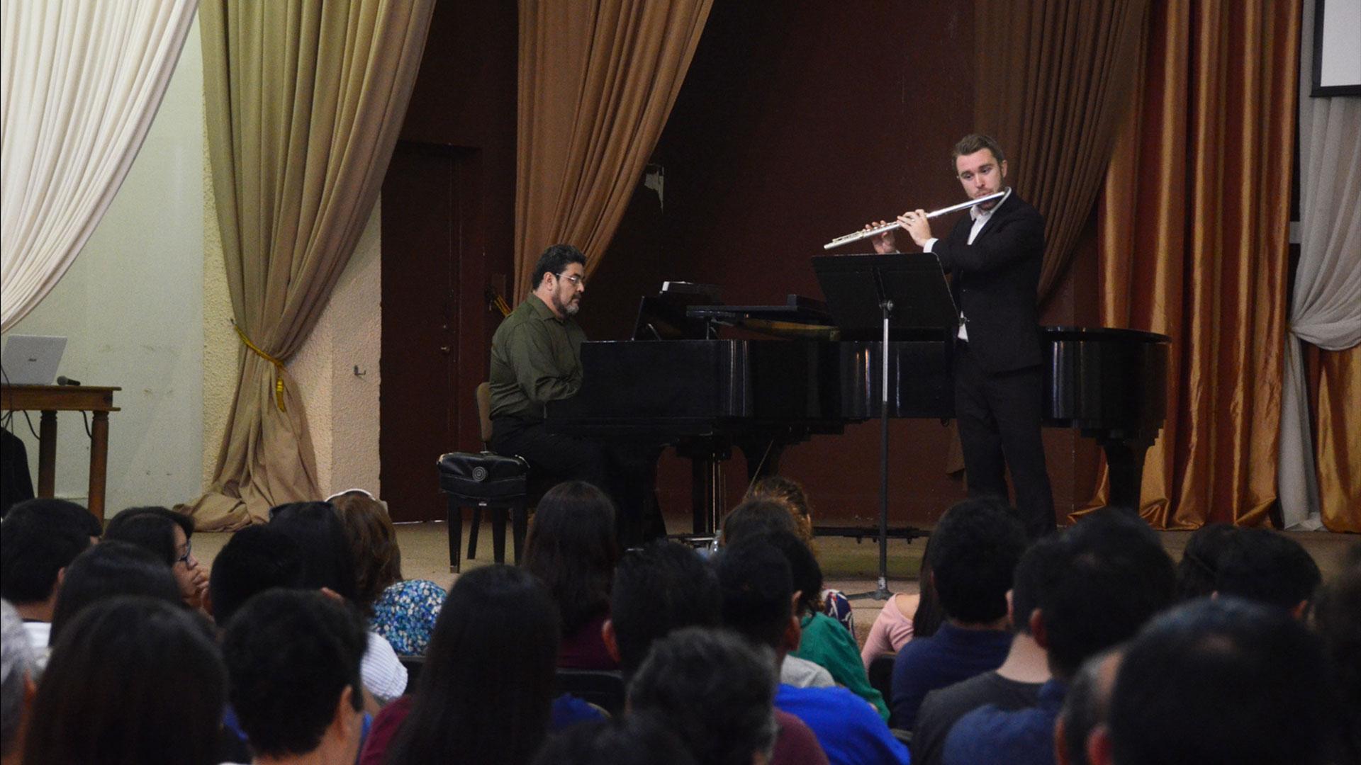 Presenta recital el flautista Daniel Esperante