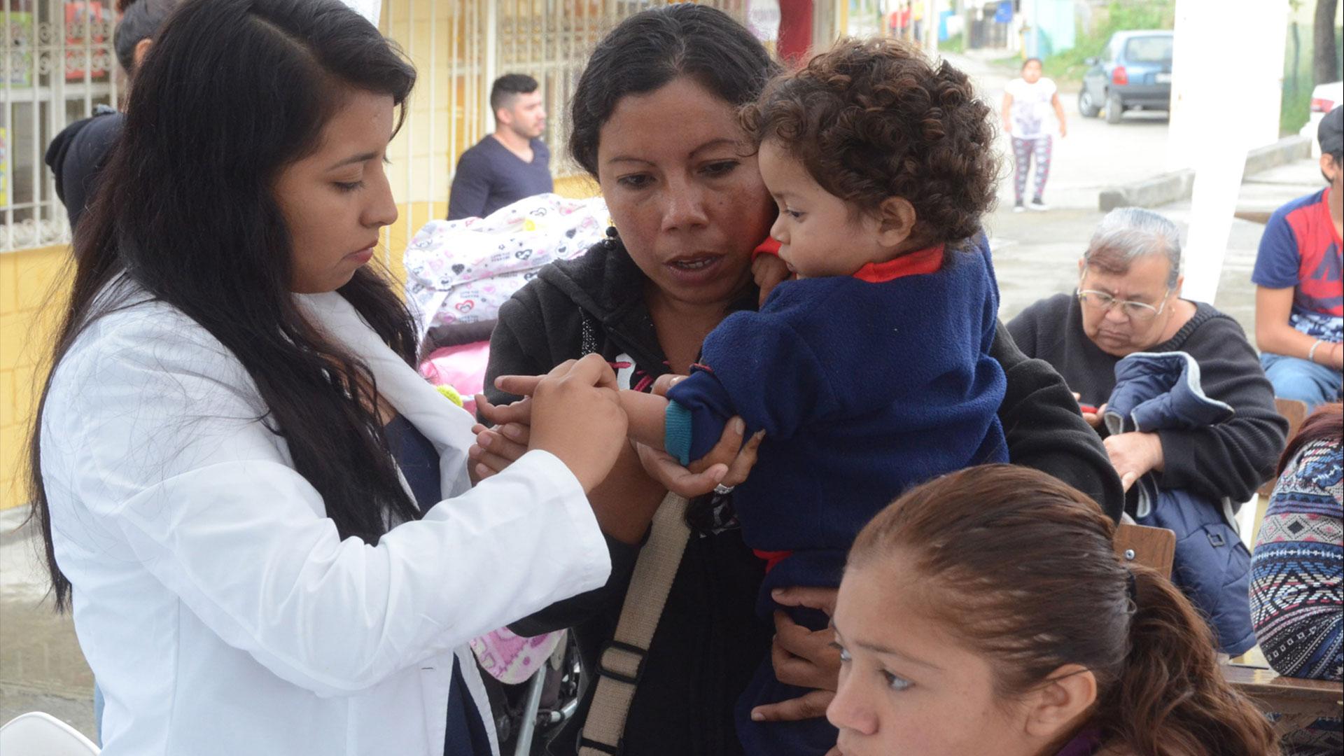 Presta Servicio Comunitario atención médica gratuita en colonia Martínez Domínguez