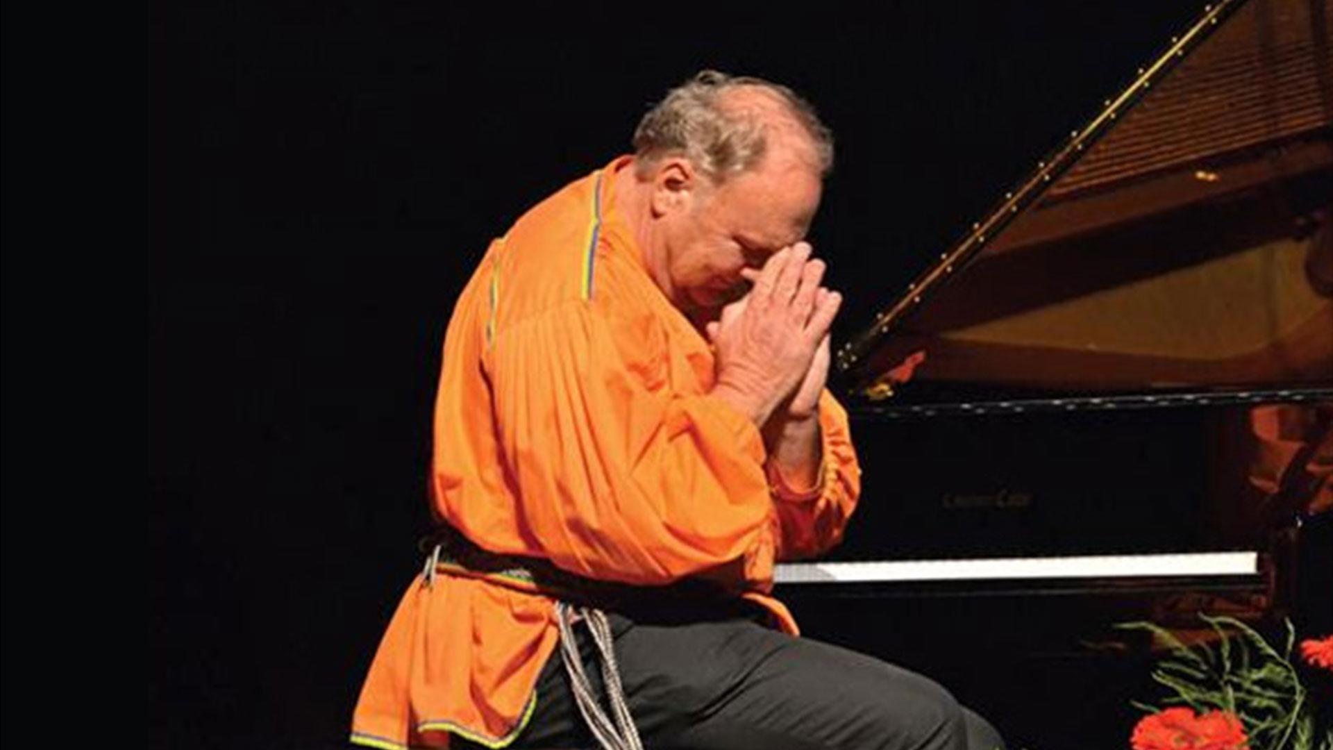 Ofrece concierto benéfico el pianista de la Sierra Rarámuri