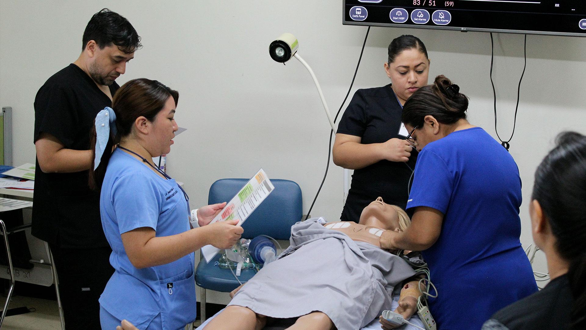 Los instructores que impartieron el curso fueron supervisados por el American Heart Association.&nbsp; Fotografía por: Comunicación Institucional.