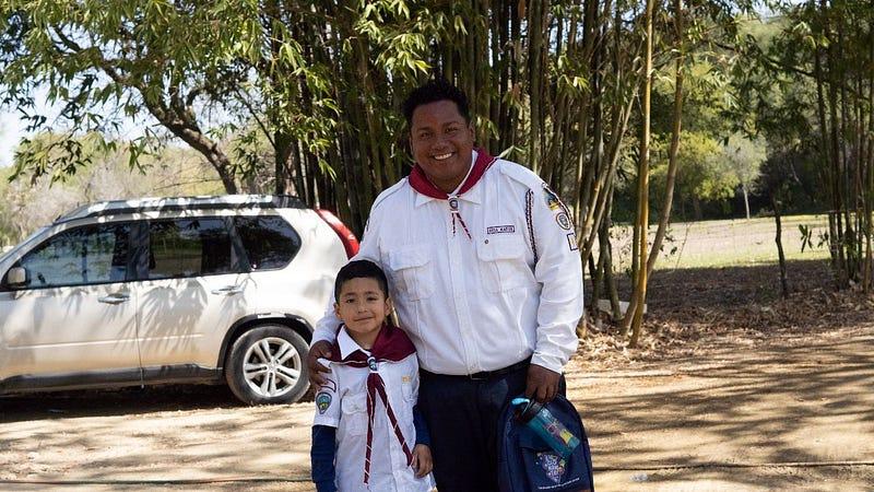 El semestre pasado, Ismael llevó a cabo sus prácticas ministeriales en la Iglesia Adventista de la Ladrillera, donde tuvo la oportunidad de conocer a Diego, un niño de Aventureros. Fotografía por: Ismael Molina.