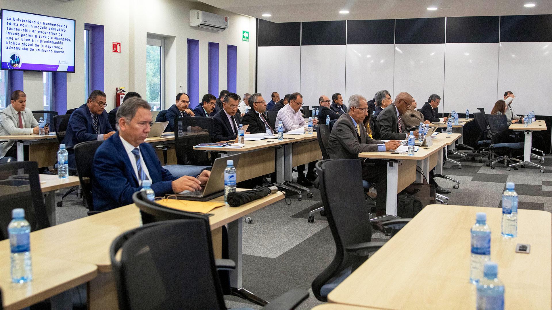La Junta Ejecutiva de Gobierno se reúne una vez al año para abordar asuntos financieros de la institución. Fotografía por Ingrid Gallardo de Comunicación Institucional UM.