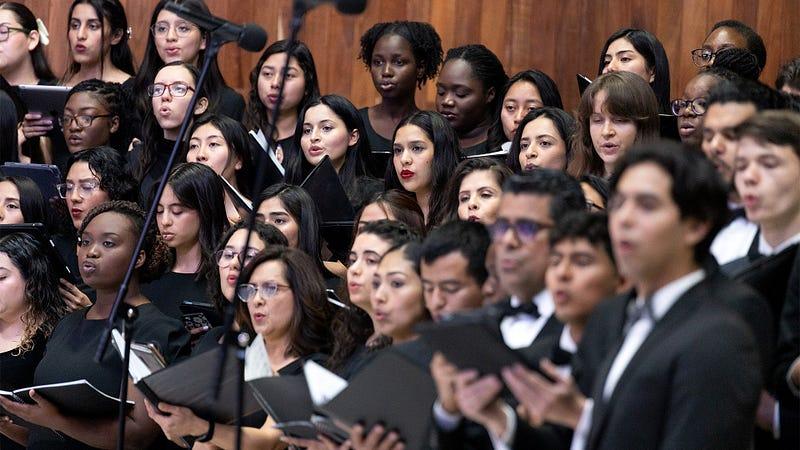 Alumnos y docentes de la institución participaron de la obra musical. Fotografía por: Pulso UM.