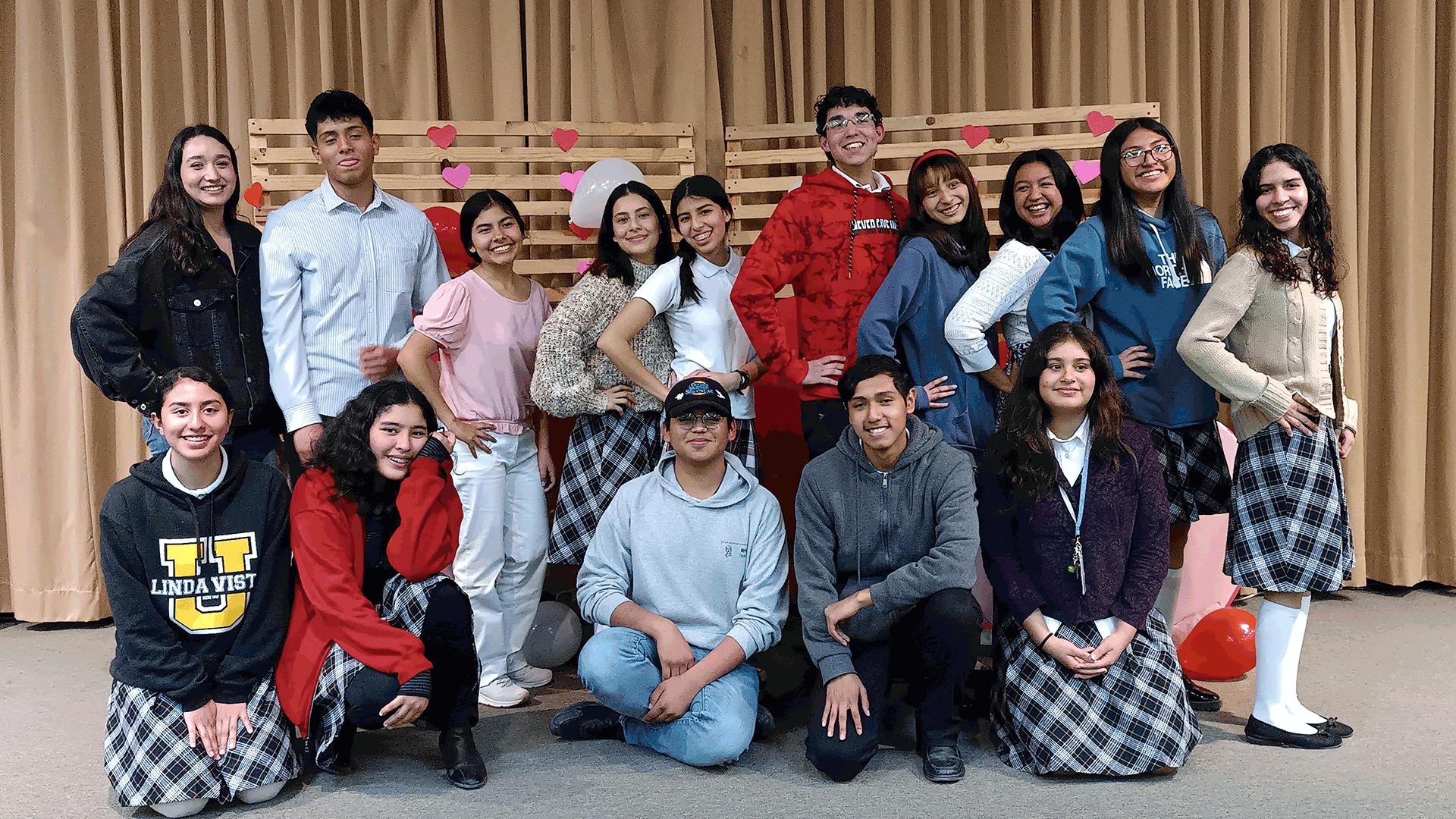 Mariana Tarango, participando en el programa de Universidad del Mañana, junto a sus compañeros de las preparatoria.&nbsp;Fotografía por: Rocío Carpintero.