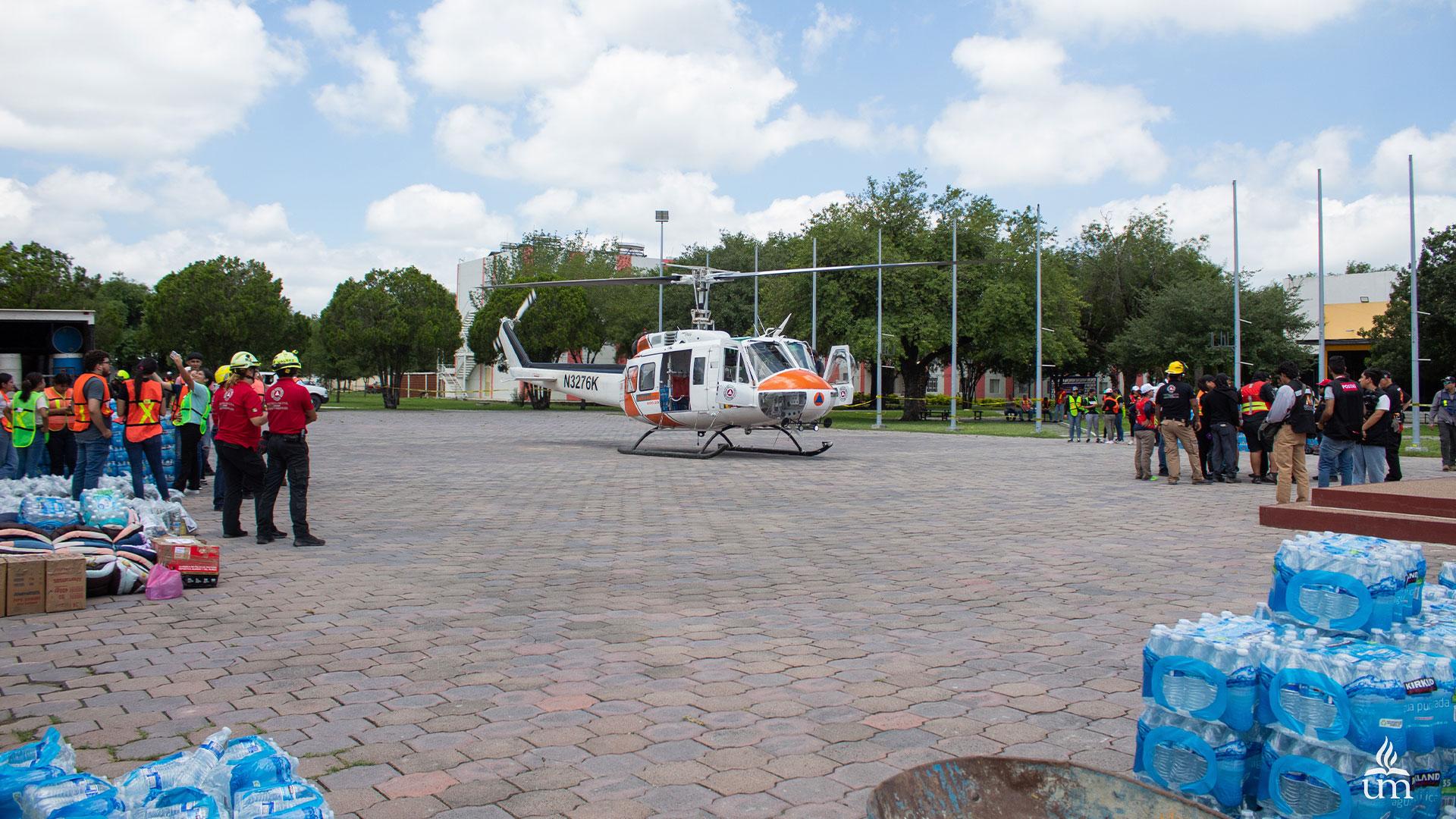 Tres helicópteros estuvieron aterrizando y despegando en el campus con ayudas desde la Universidad de Montemorelos. Fotografía por: Universidad de Montemorelos / Ingrid Gallardo.