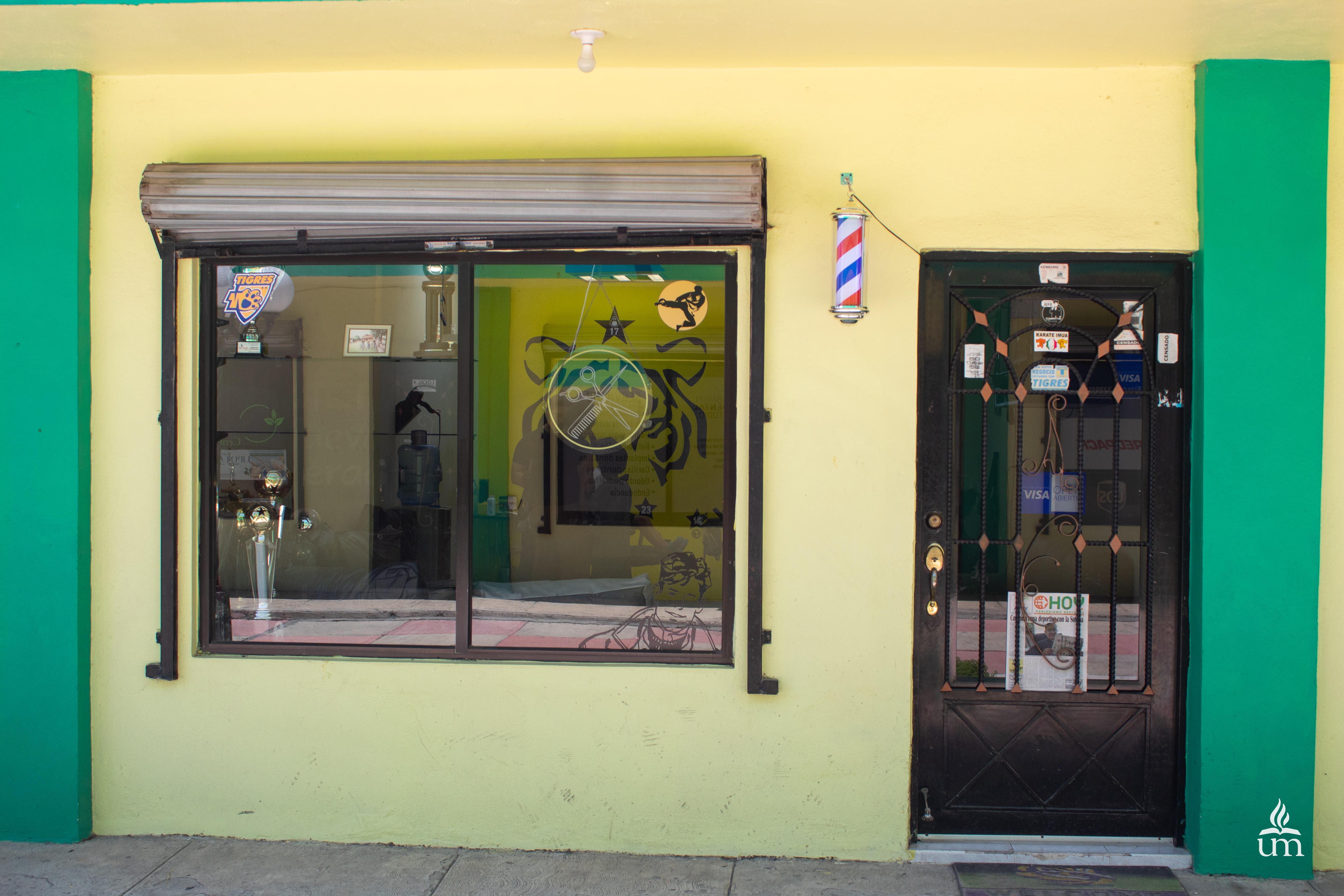 Peluquería El Tigre (ubicada en la plaza Crisan).