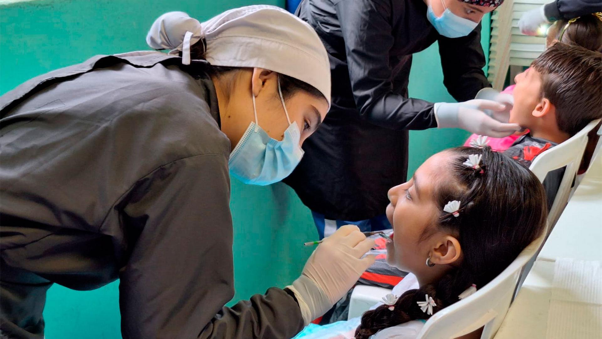 En esta campaña fueron beneficiados 130 niños de la Escuela Primaria ‘La Corregidora’ en Congregación Calles. Fotografía por: Universidad Promotora de la Salud.