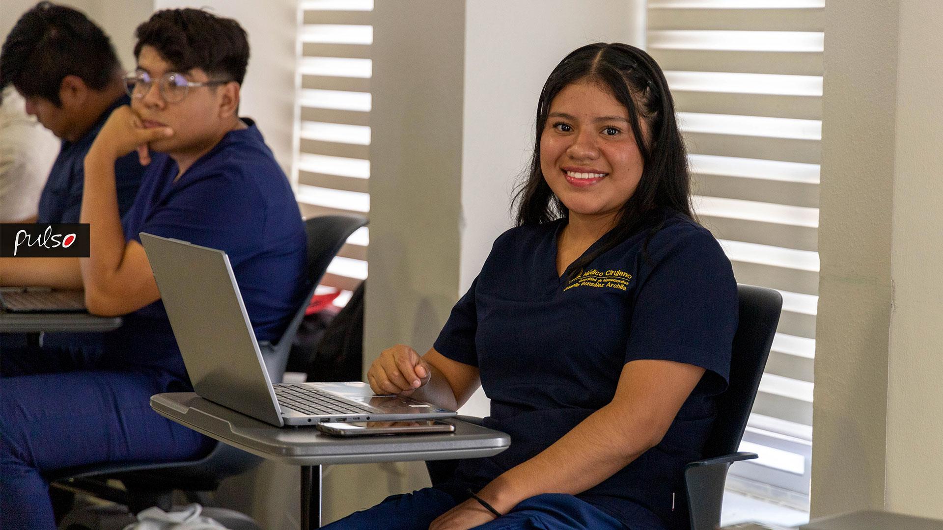 Josselin González, estudia el primer semestre de Medicina. Fotografía por Universidad de Montemorelos / Yatziri De La Cruz.