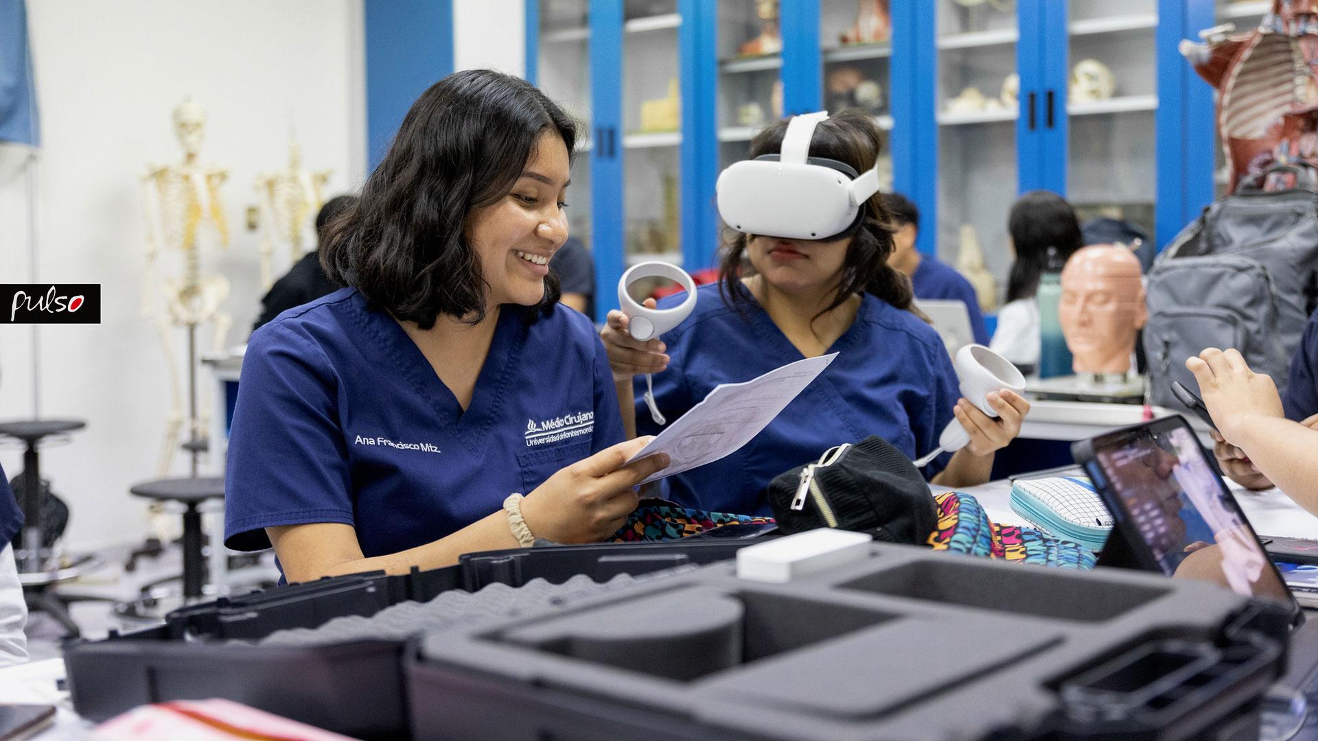 Estudiantes de la carrera de Médico Cirujano durante clases en el Laboratorio de Anatomía (marzo 2025). Fotografía por: Universidad de Montemorelos / Christopher Castellanos.