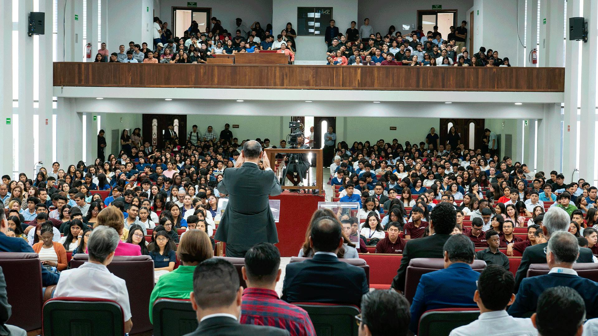 Universidad de Montemorelos inicia el curso escolar con un llamado a usar las redes para el evangelismo