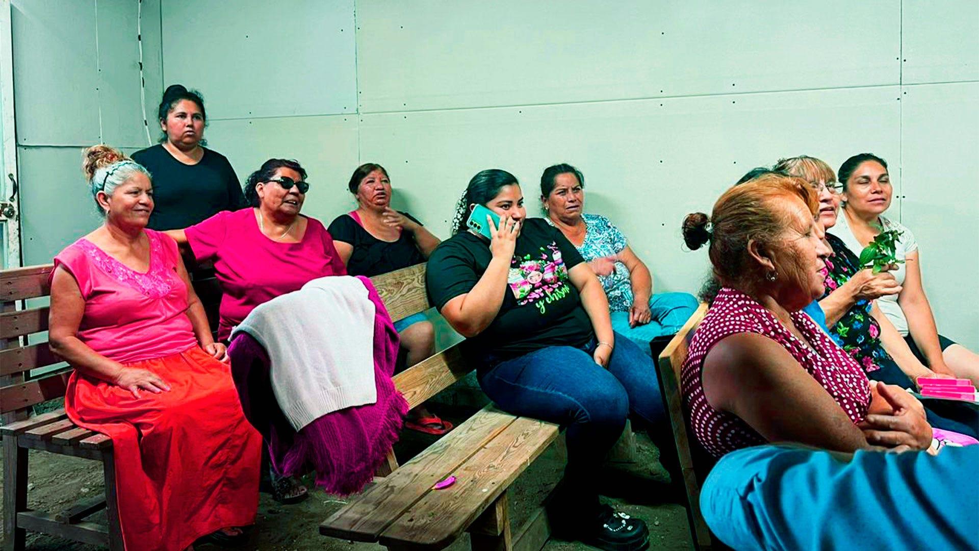 Señoras de la comunidad “La Estrella” en Linares, Nuevo León, participando del proyecto NAMOCA. Fotografía por Enactus Montemorelos.