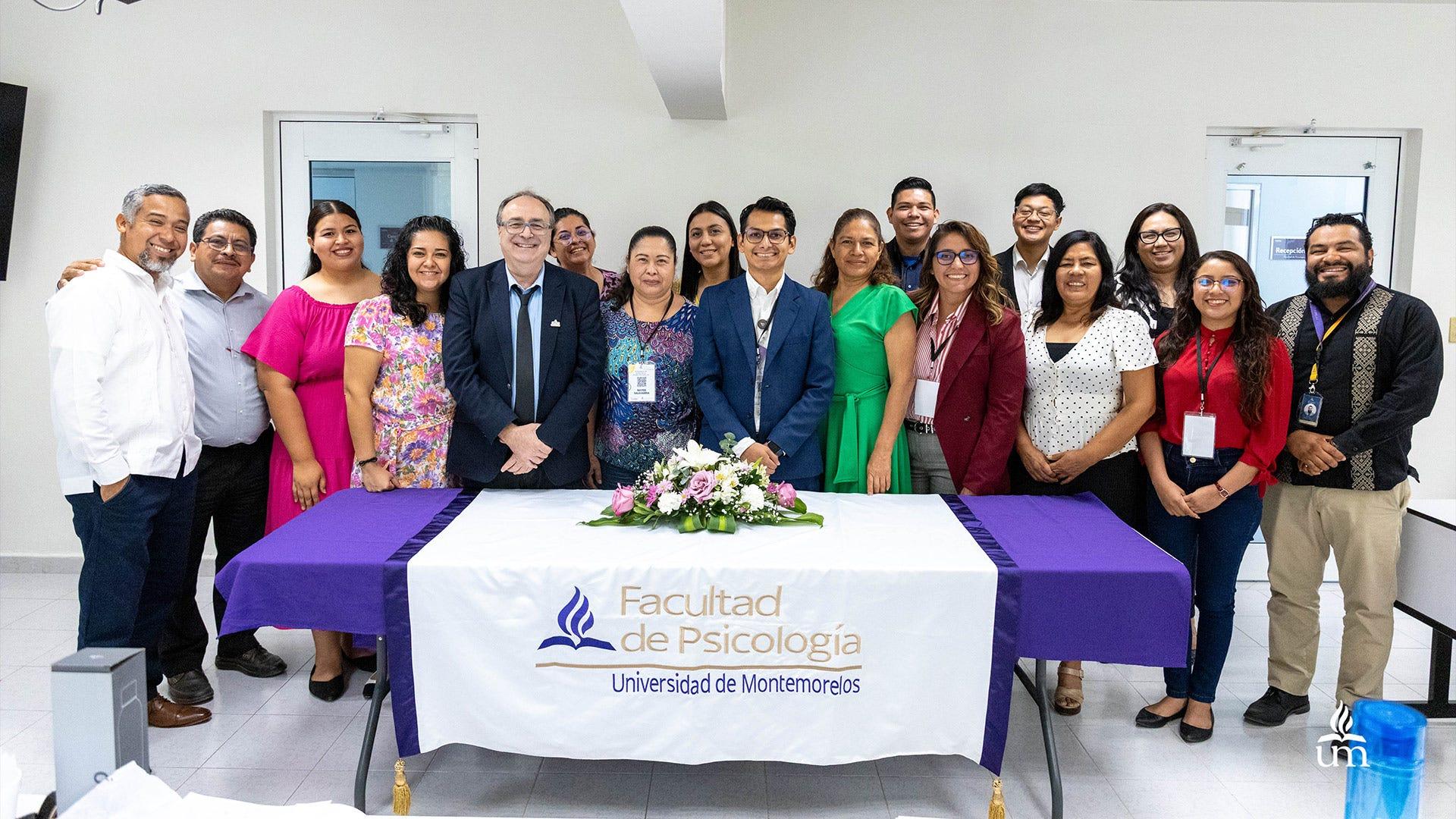 Al término del diplomado, la FAPSI continuará fortaleciendo la atención familiar con herramientas actualizadas y en diferentes formato de enseñanza. En la fotografía, docentes del diplomado y estudiantes de la última cohorte. Fotografía por: Universidad de Montemorelos / Issac Corral.