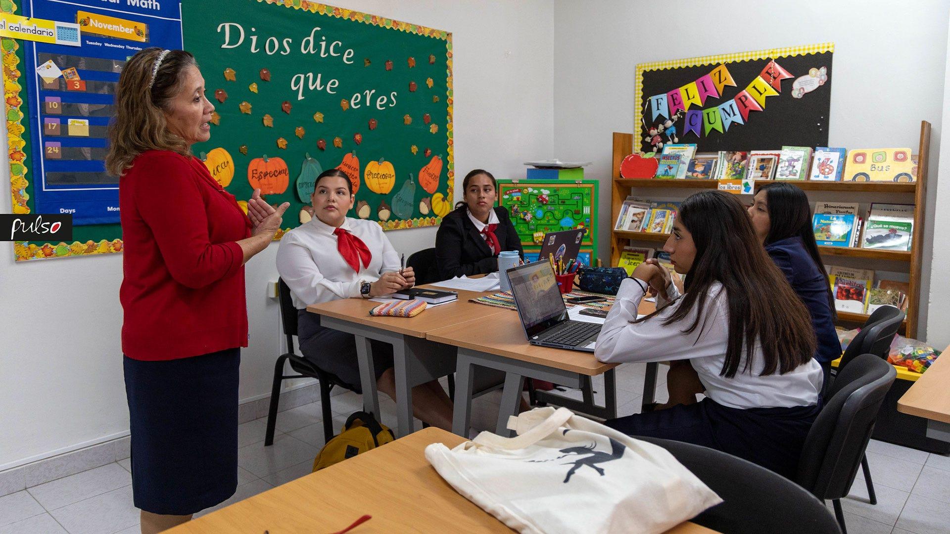 Alumnas y docentes de la Escuela Normal “Profa. Carmen A. de Rodríguez”, de la Universidad de Montemorelos. Fotografía por: Universidad de Montemorelos / Dania Gutiérrez.