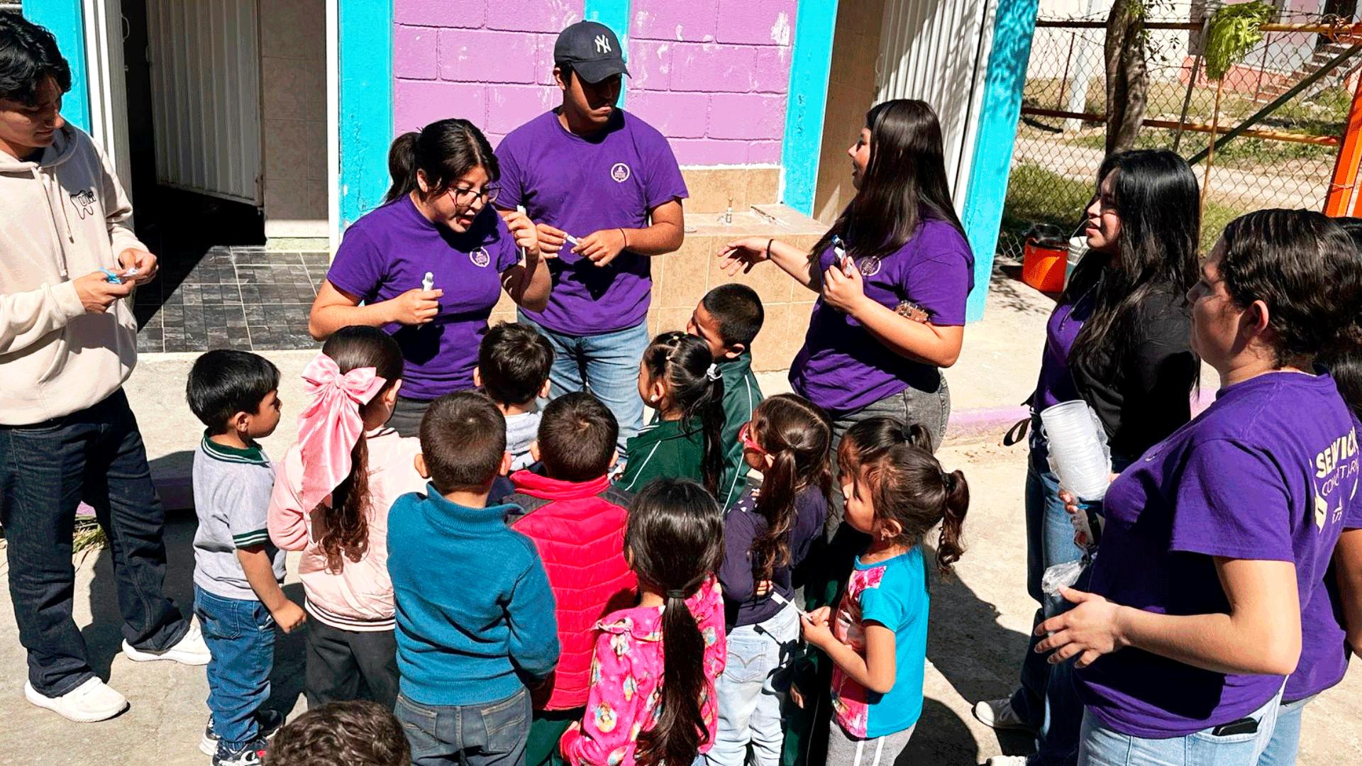 &nbsp; Alumnos de las áreas de Salud y Psicología llevaron a cabo el programa Quiero Vivir Sano con los niños del Jardín de Niños Belisario de Jesús García de la Garza. Fotografía cortesía de UPS.&nbsp;&nbsp;