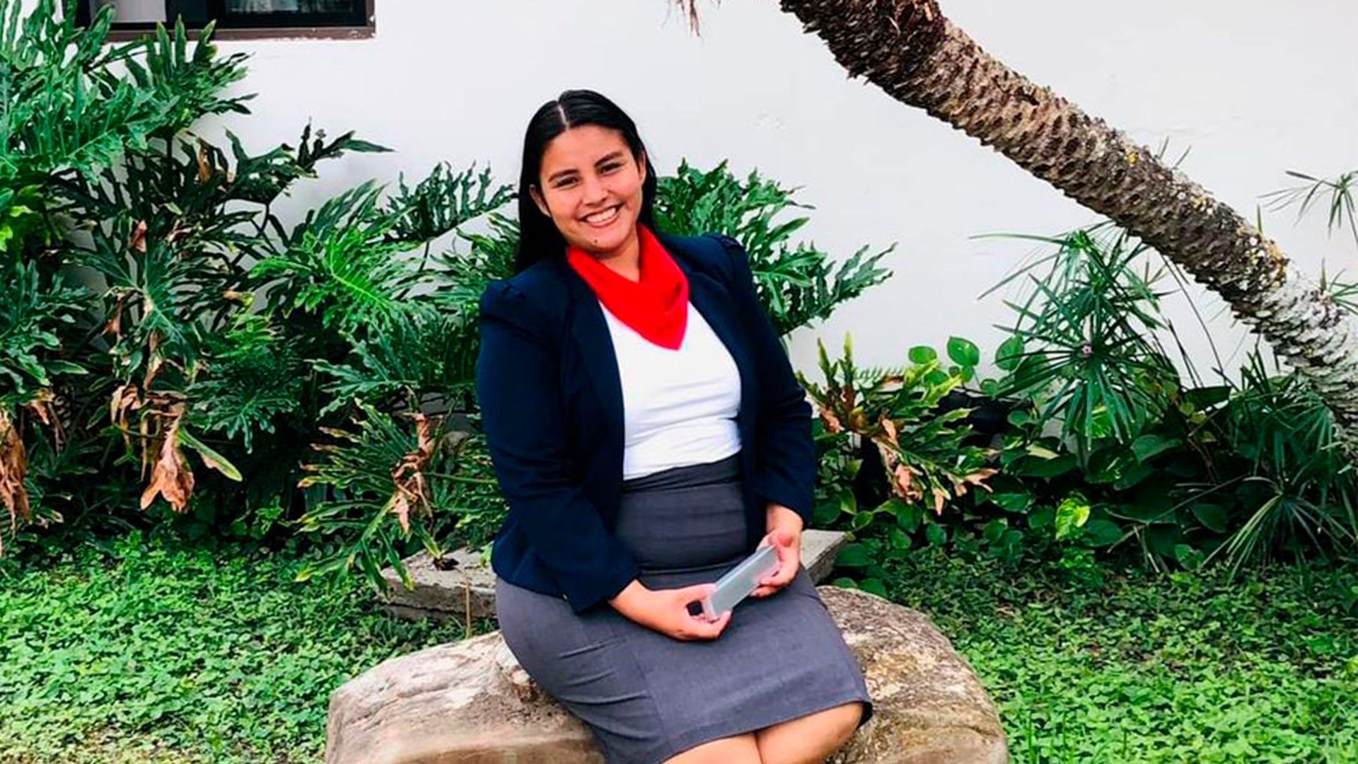 Karen hoy se prepara para salir a colportar durante el verano. Fotografía por: Karen Miguel.