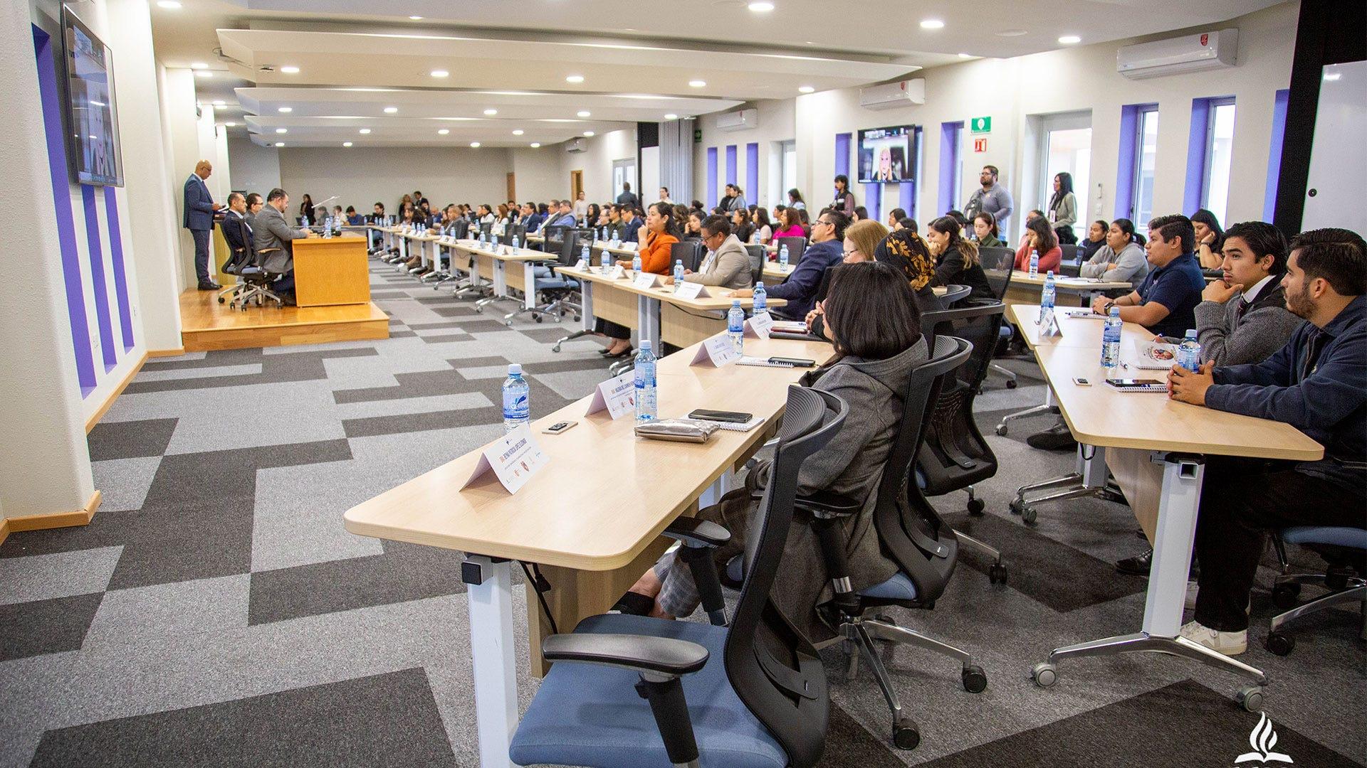 El simposio asistieron representantes de los hospitales del estado de Nuevo León que cuentan con programas de trasplante de órganos. Fotografía por: Universidad de Montemorelos / Lisandra Vicente.