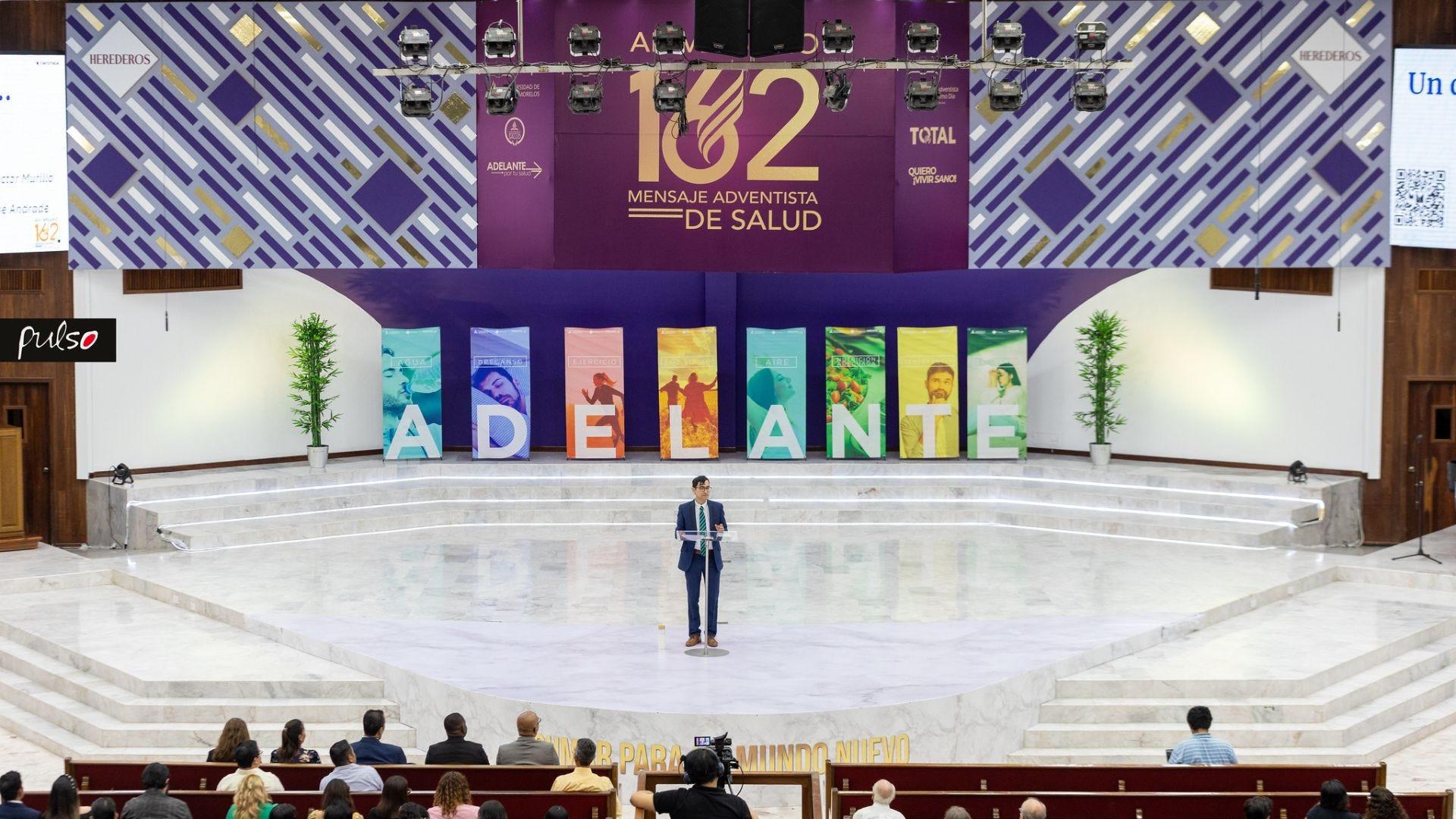 Dr. Héctor Murillo, director de Vida Sana, compartió el tema del viernes. Fotografías por: Universidad de Montemorelos / Abnel Vázquez.