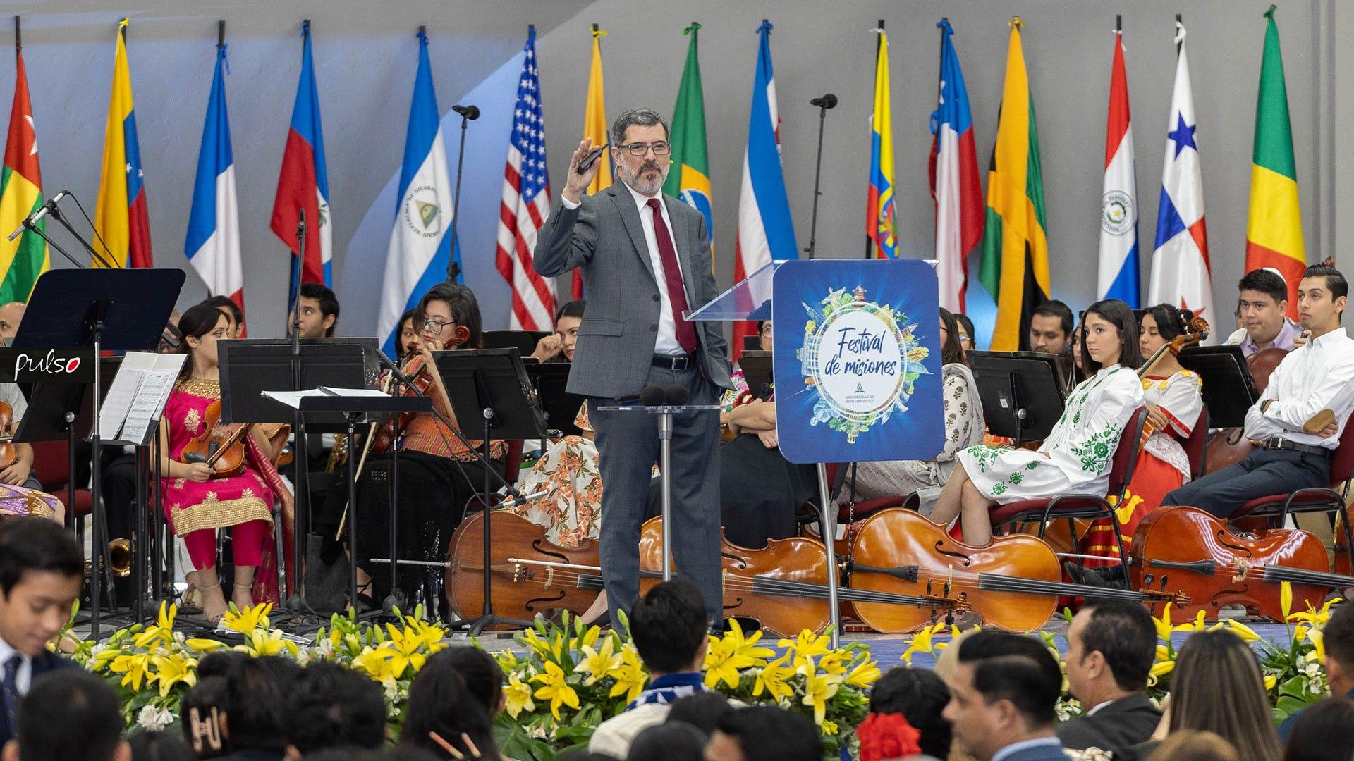 Ptr. Kleyton Feitosa, director Mundial de los Centros de Misión; presentó el primer culto de adoración del sábado. Fotografía por: Pulso UM.