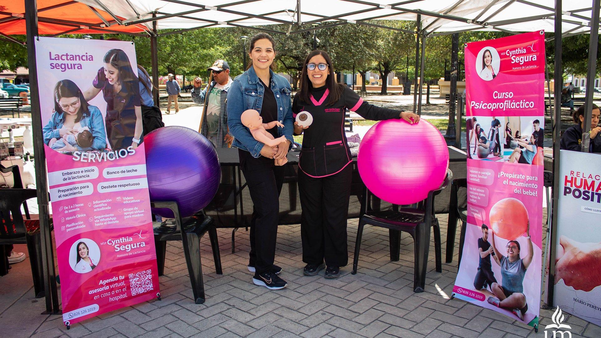 Durante la brigada de lanzamiento de Salud Integral 2025, se ofreció asesoría en lactancia materna. Fotografía por: Universidad de Montemorelos / Lisandra Vicente.&nbsp;&nbsp;