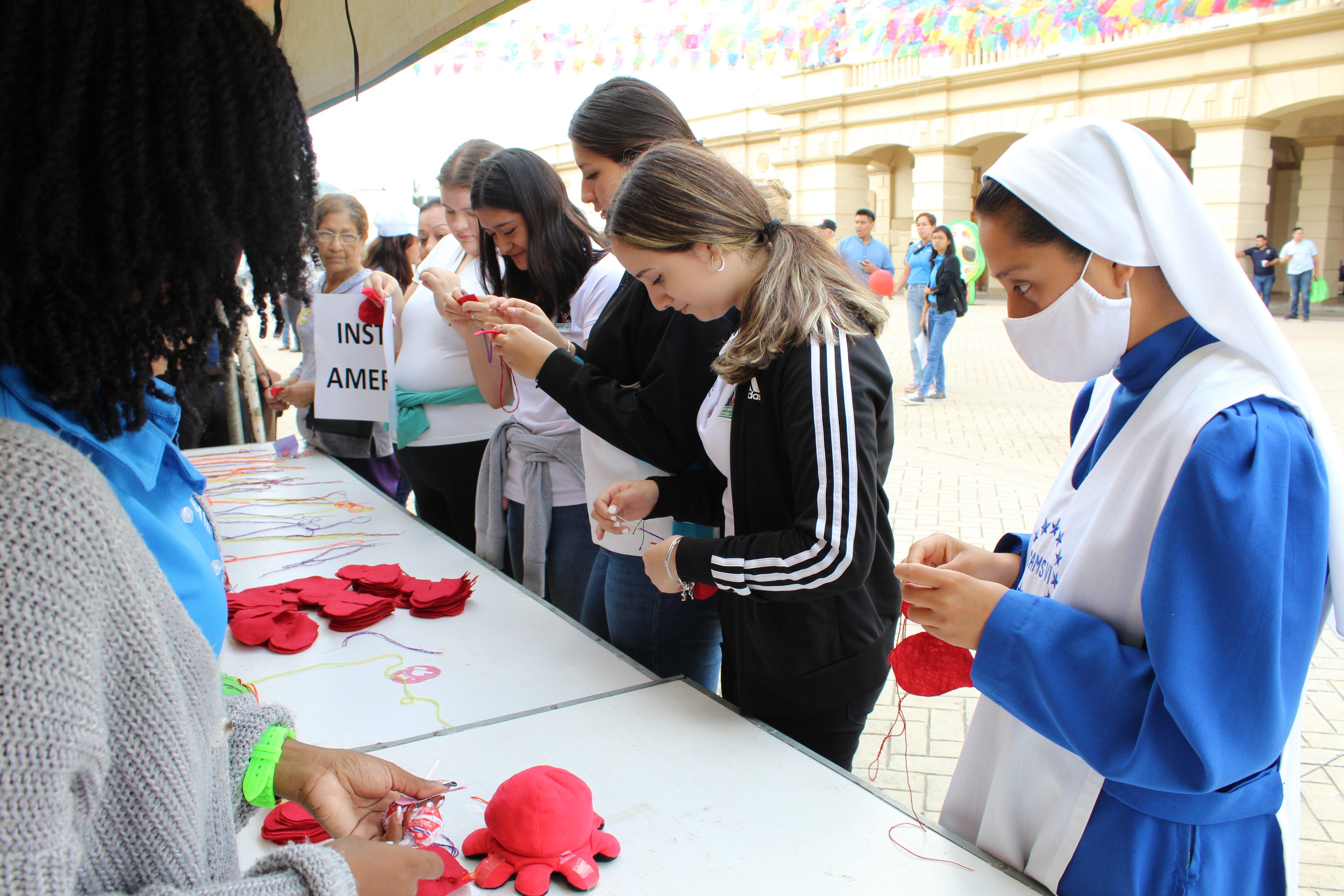 Ciento cincuenta alumnos de preparatoria asistieron a la feria de Salud Mental. Fotografía por: Comunicación Institucional.