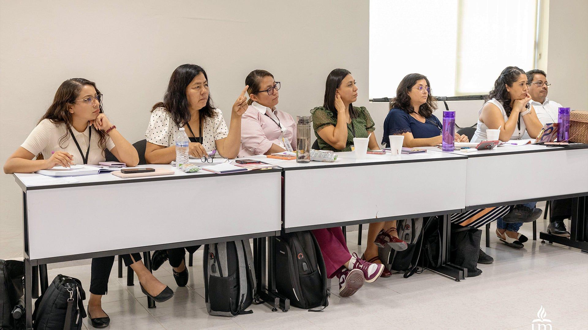 El Diplomado en Consejería y Bienestar Familiar presentó más de 20 ediciones formando líderes en consejería familiar. En la fotografía, parte del grupo de estudiantes del diplomado en clases del último módulo. Fotografía por: Universidad de Montemorelos / Lisandra Vicente.
