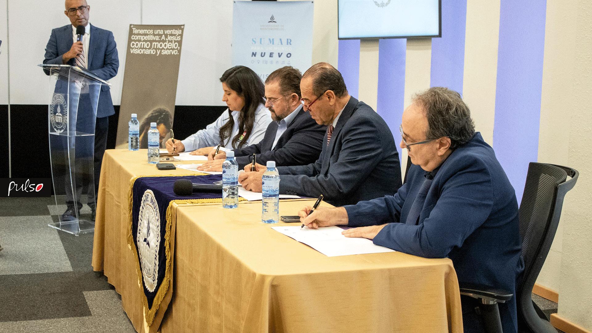 De izquierda a derecha, la Sra. Paulina Vigil de Salazar, presidenta del DIF- Montemorelos; Lic. Miguel Ángel Salazar, alcalde del municipio; Dr. Ismael Castillo, rector de la institución y el Dr. Marcelo Moroni, director de la Facultad de Psicología. Fotografía por: Universidad de Montemorelos / Lisandra Vicente.