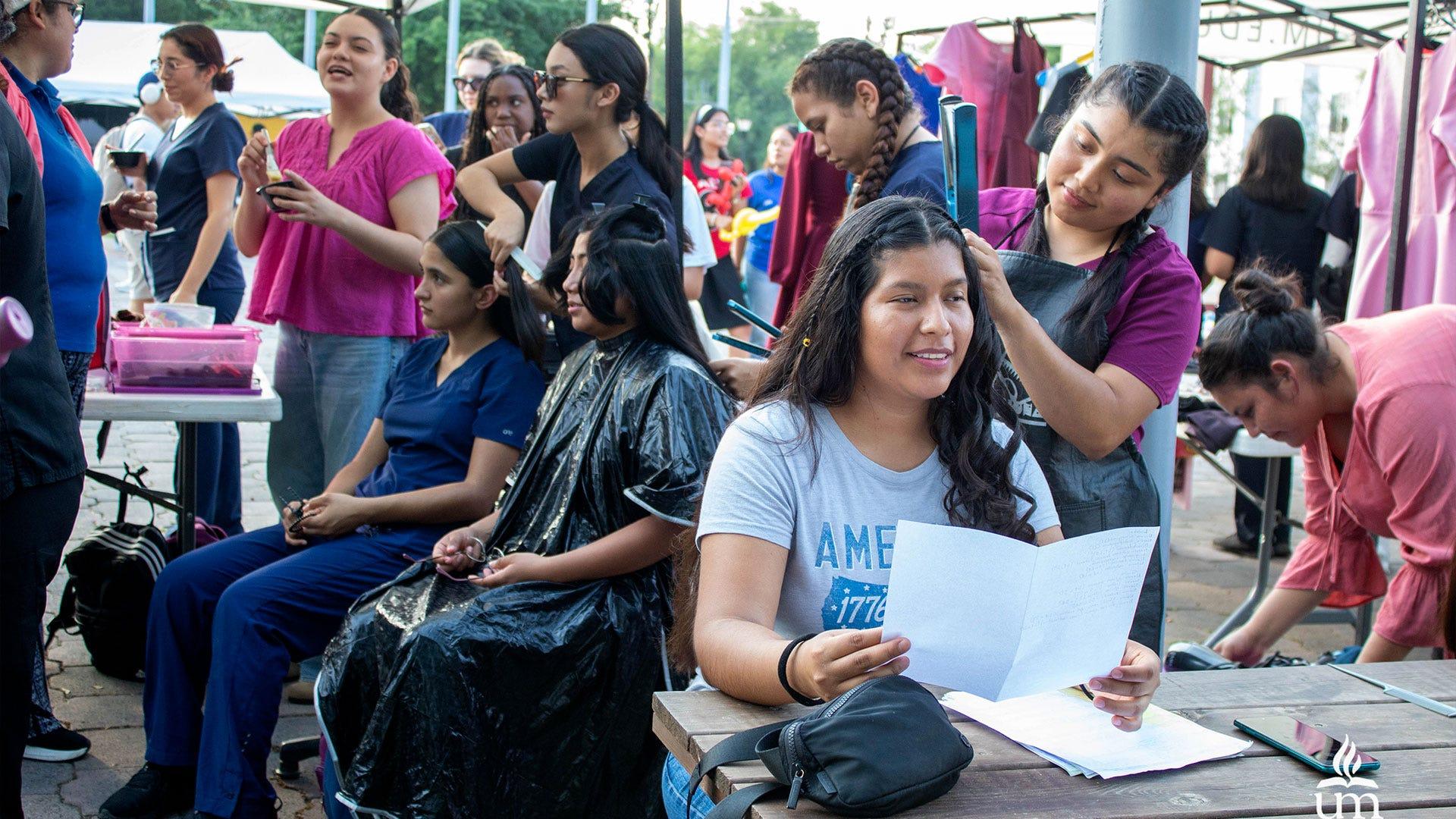 Una feria que transforma: Estudiantes presentan su desarrollo personal en la UM