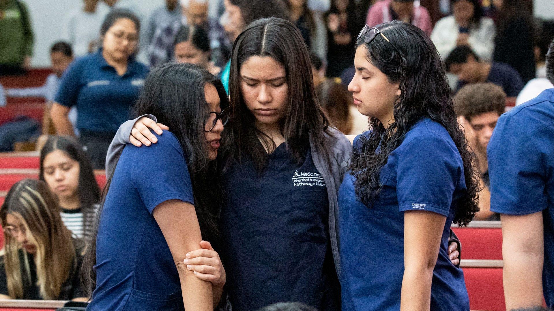 Alumnas en la semana de oración universitaria. Fotografía por: Universidad de Montemorelos / Issac Corral.