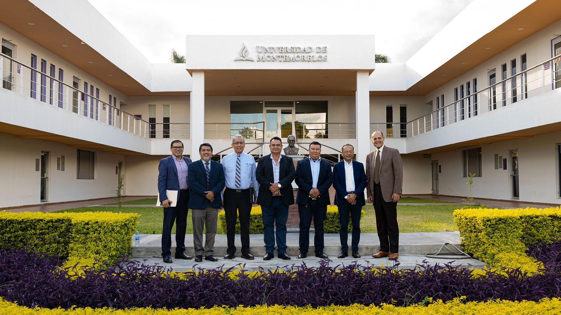 Representantes de la asociación ATEMBAL y dela Universidad de Montemorelos. Fotografías por: Universidad de Montemorelos / Samuel Márquez.