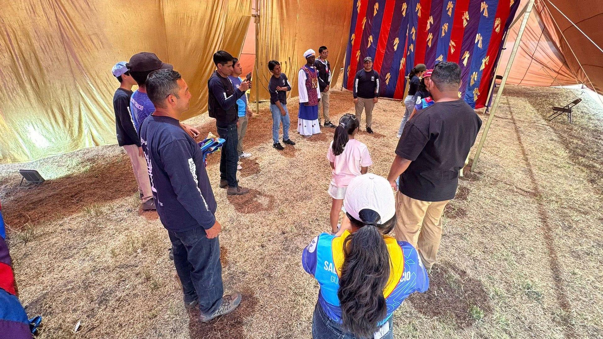 El ministerio Santuario llevó hasta Guadalajara la presentación a escala del Santuario para compartir su significado. En la fotografía, presentación del Santuario en la comunidad de Cd. Granja, Guadalajara, Jalisco. Fotografía cortesía de Gilberto Delgadillo.