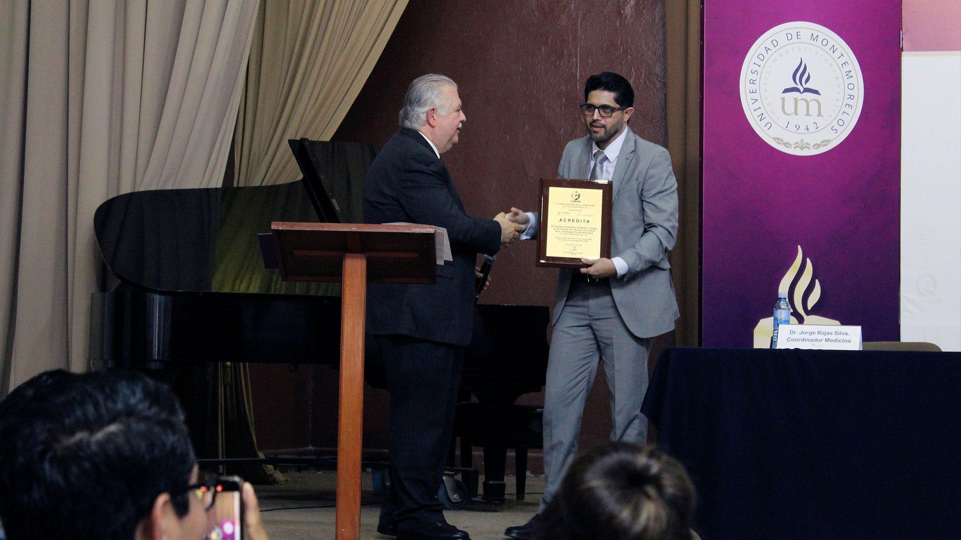 Carrera de Medicina alcanza acreditación internacional