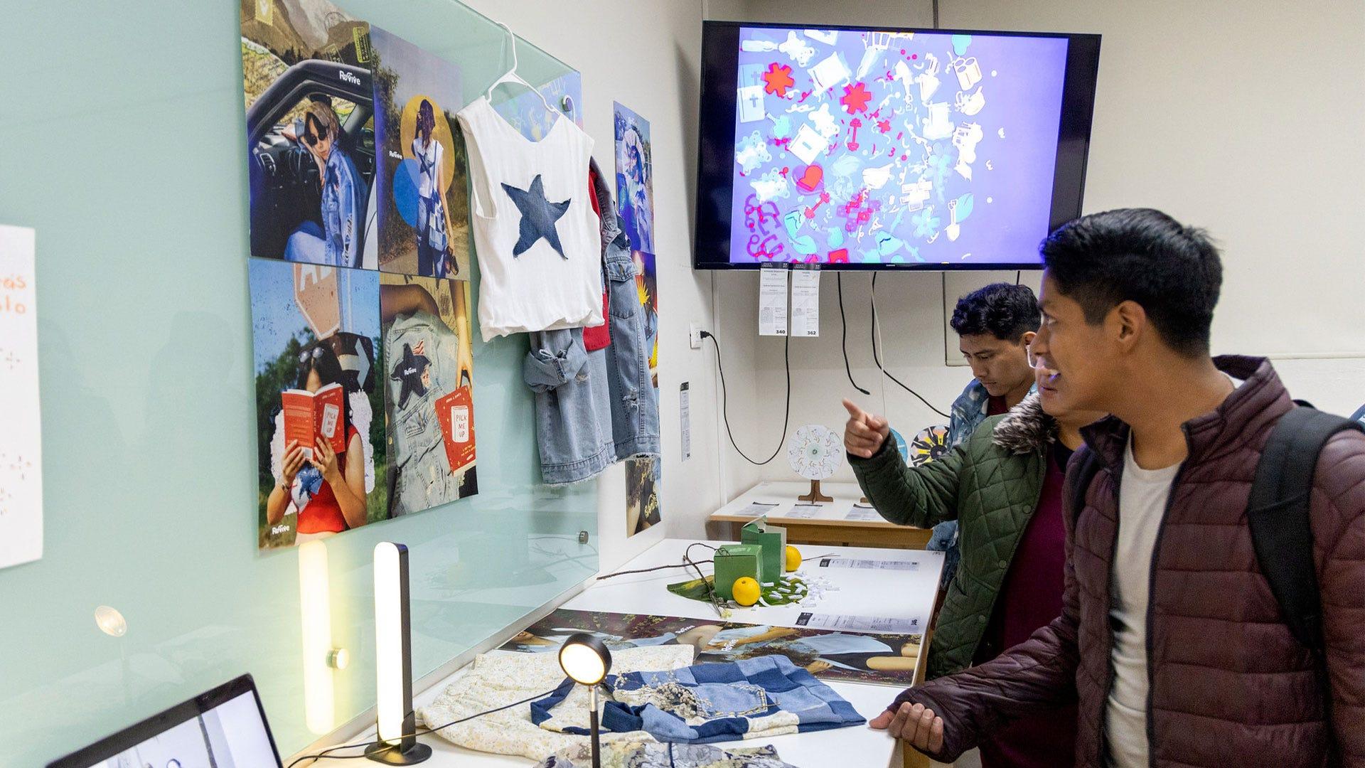 Trabajos de diseño. Fotografía por: Universidad de Montemorelos / Samuel Márquez.