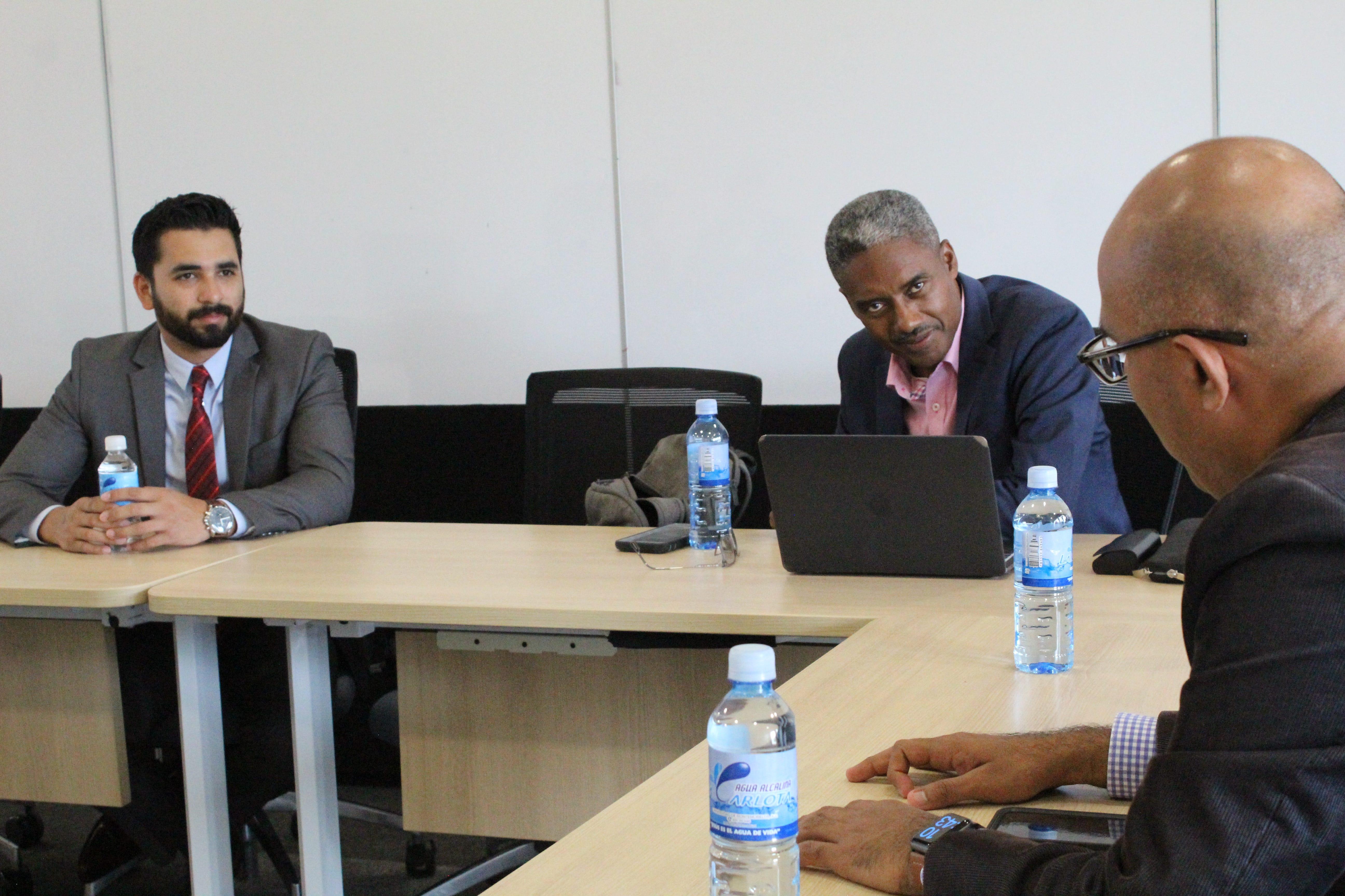 El equipo de Universidad Promotora de la Salud presentando cada uno de los programas que tienen la institución. Fotografía por: Comunicación Institucional.