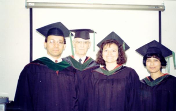 En 1992 se unió a la enseñanza el Dr. Oscar Javier Garza Saide quien también fue director de la especialidad hasta octubre de 1995. Graduando la primera generación en 1994 formada por el Dr. César Puesan , Dra. Febe Fano y Dra. Soraya Torres.