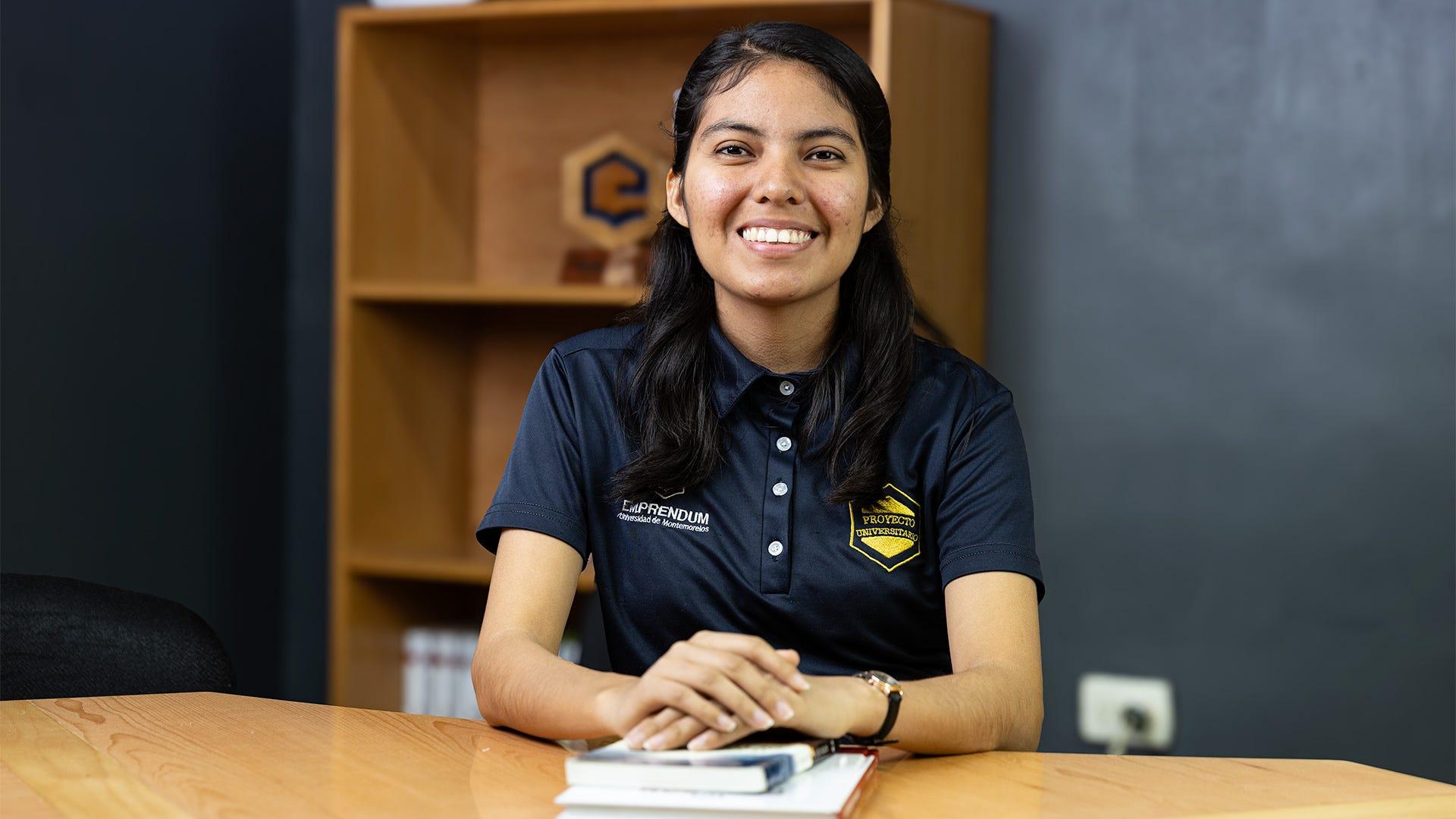 Fe y esfuerzo llevan a Giovana Flores a estudiar Medicina en la Universidad de Montemorelos