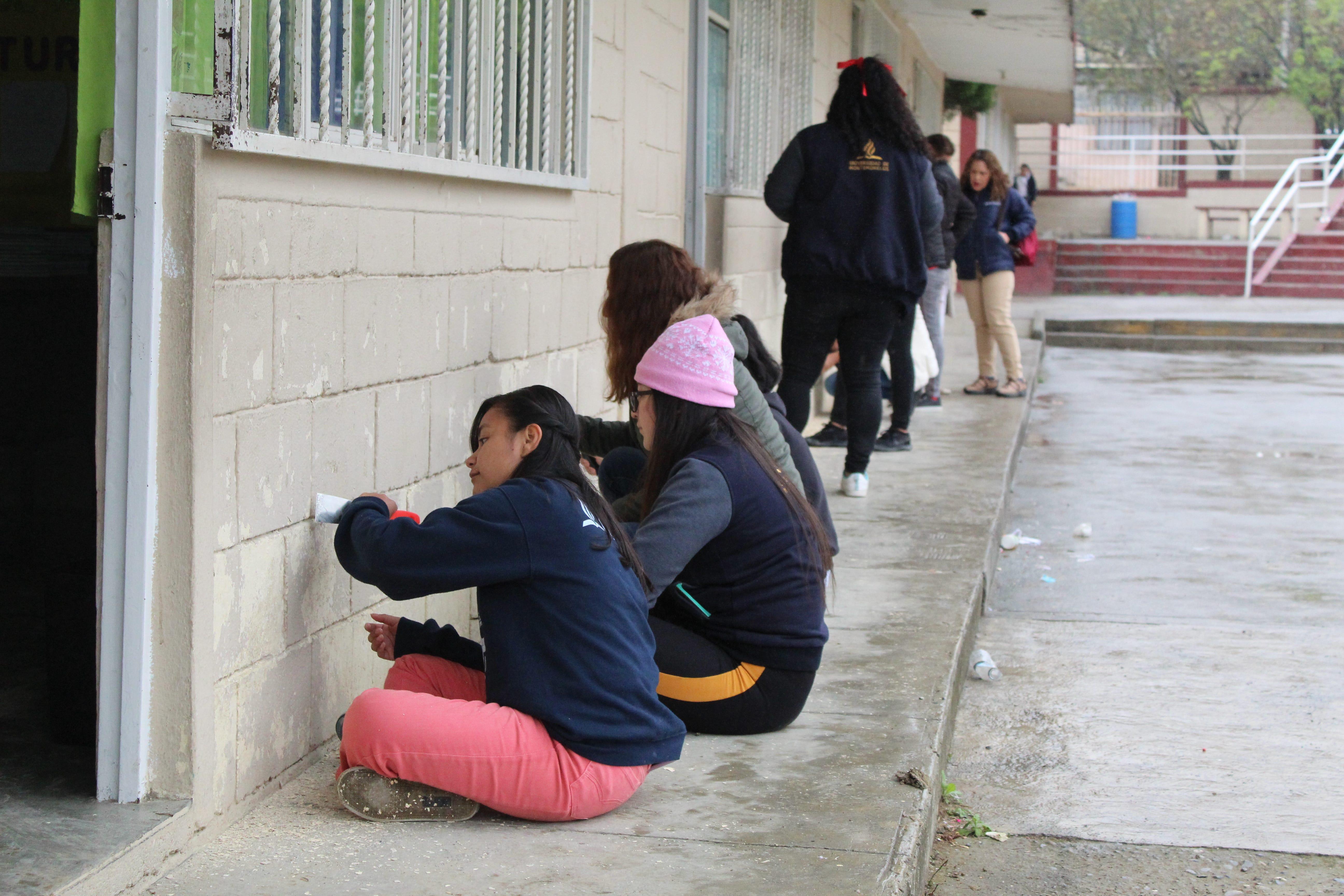 Alumnas de la Escuela Normal participando en el Servicio Comunitario, agosto 2019. Fotografía por: Comunicación Institucional.