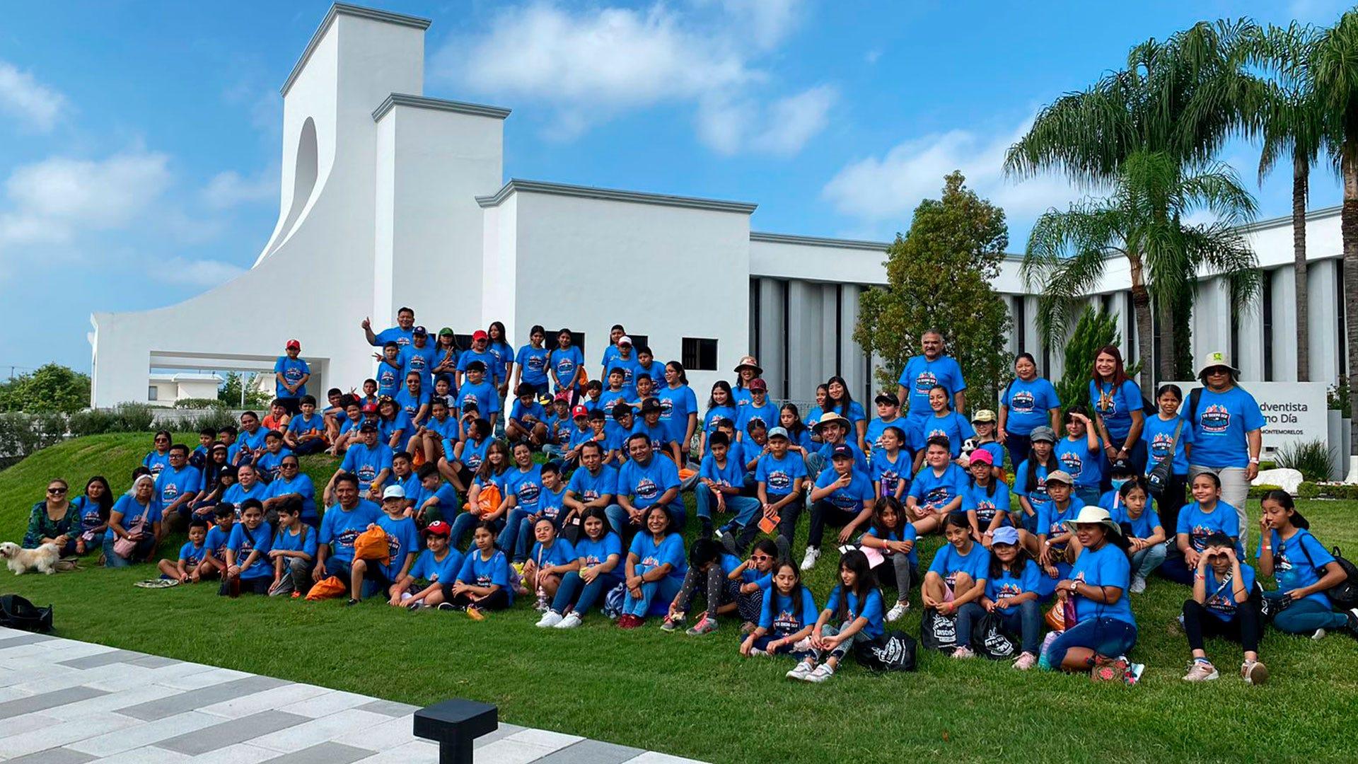Estudiantes de los colegios de educación básica de las asociaciones del Golfo y del Norte de Tamaulipas de la Iglesia Adventista del Séptimo Día. Fotografía por: Issac Corral.