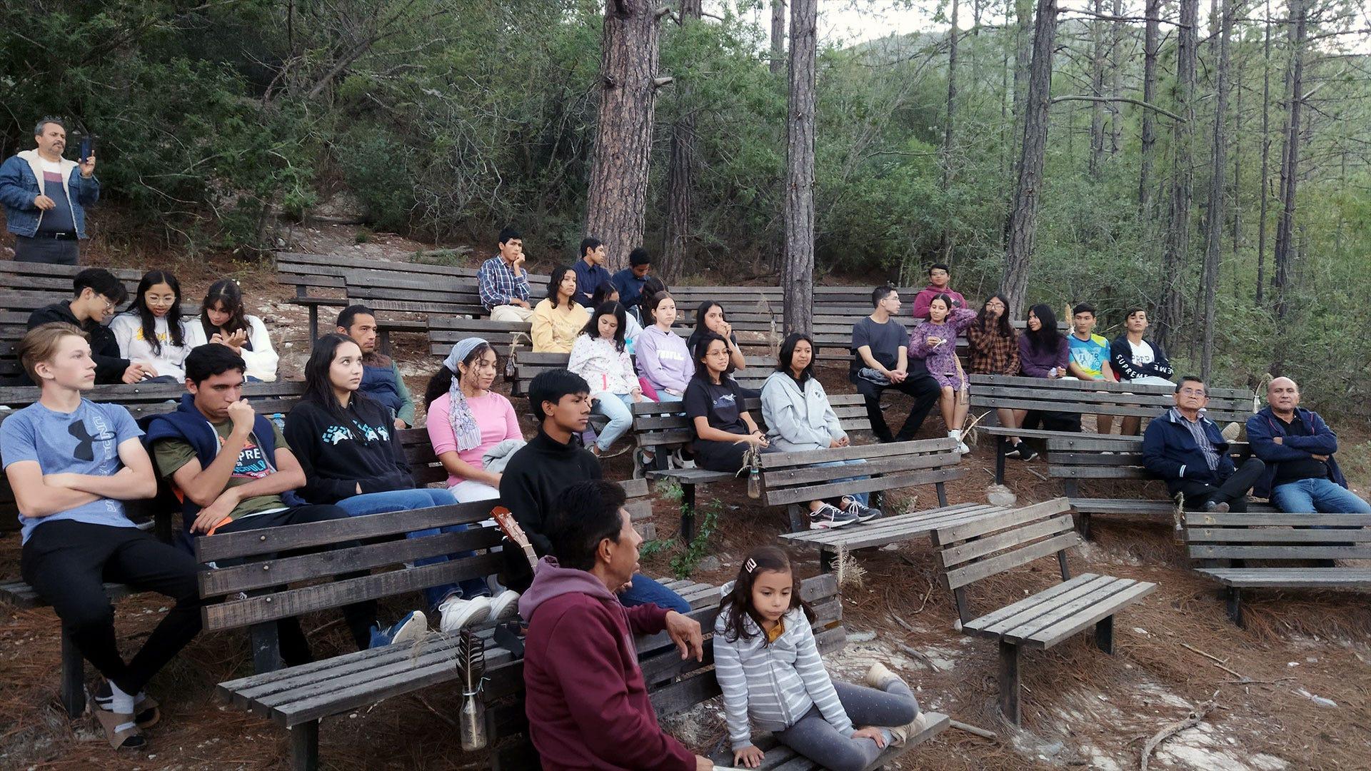 Todos asistentes en la recepción de sábado en la Iglesia de los Pinos. Fotografías por: Escuela Preparatoria ICF.