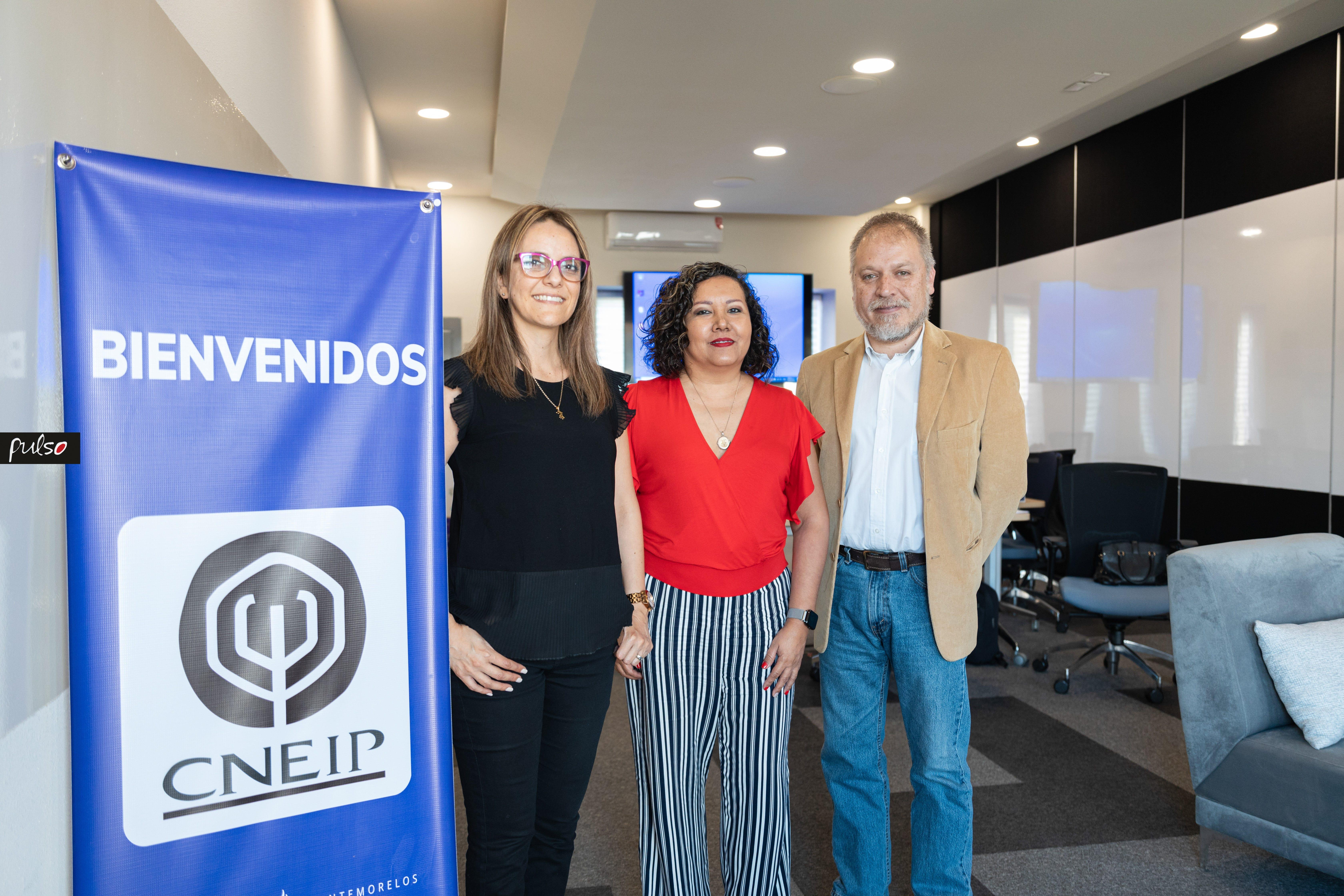 Los representantes del equipo evaluador de izquerda a derecha, la Mtra. Rosalba Rosales Bonilla, de la Universidad Autónoma de Baja California; la Mtra. Patricia Carrera Fernández, de la Universidad Juárez Autónoma de Tabasco y el Dr. Erwin Rogelio Villuendas González, de la Universidad Michoacana de San Nicolás de Hidalgo. Fotografía por: Pulso UM.