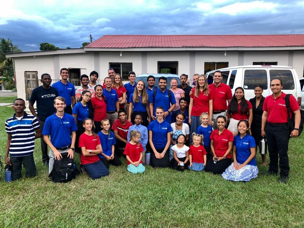 Fotografía tomada en el mes de noviembre 2021 en un viaje misionero en el sur de Belice, con los alumnos de MOVE.