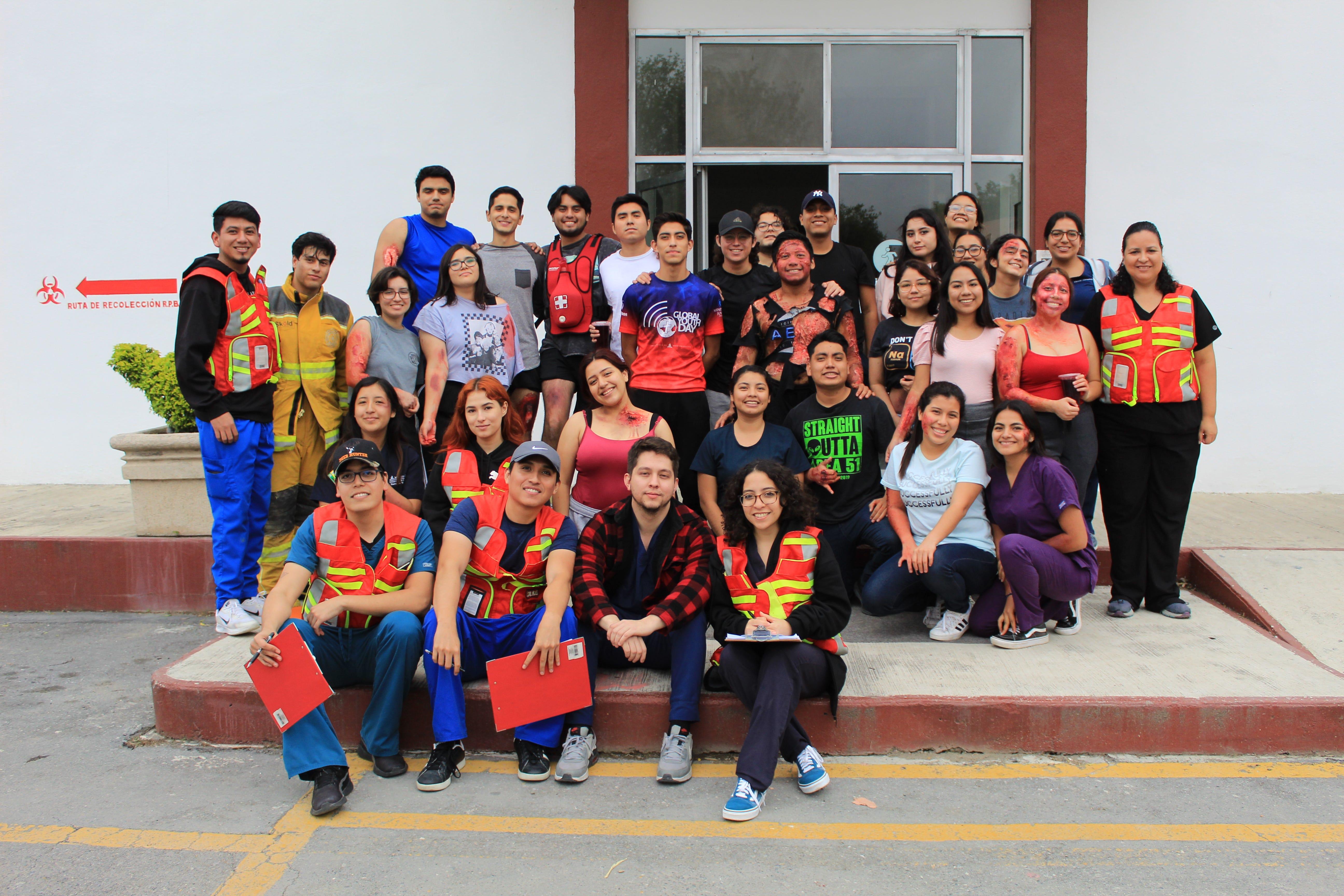 El grupo de 3 año siendo pacientes durante el simulacro. Fotografía por: Comunicación Institucional.