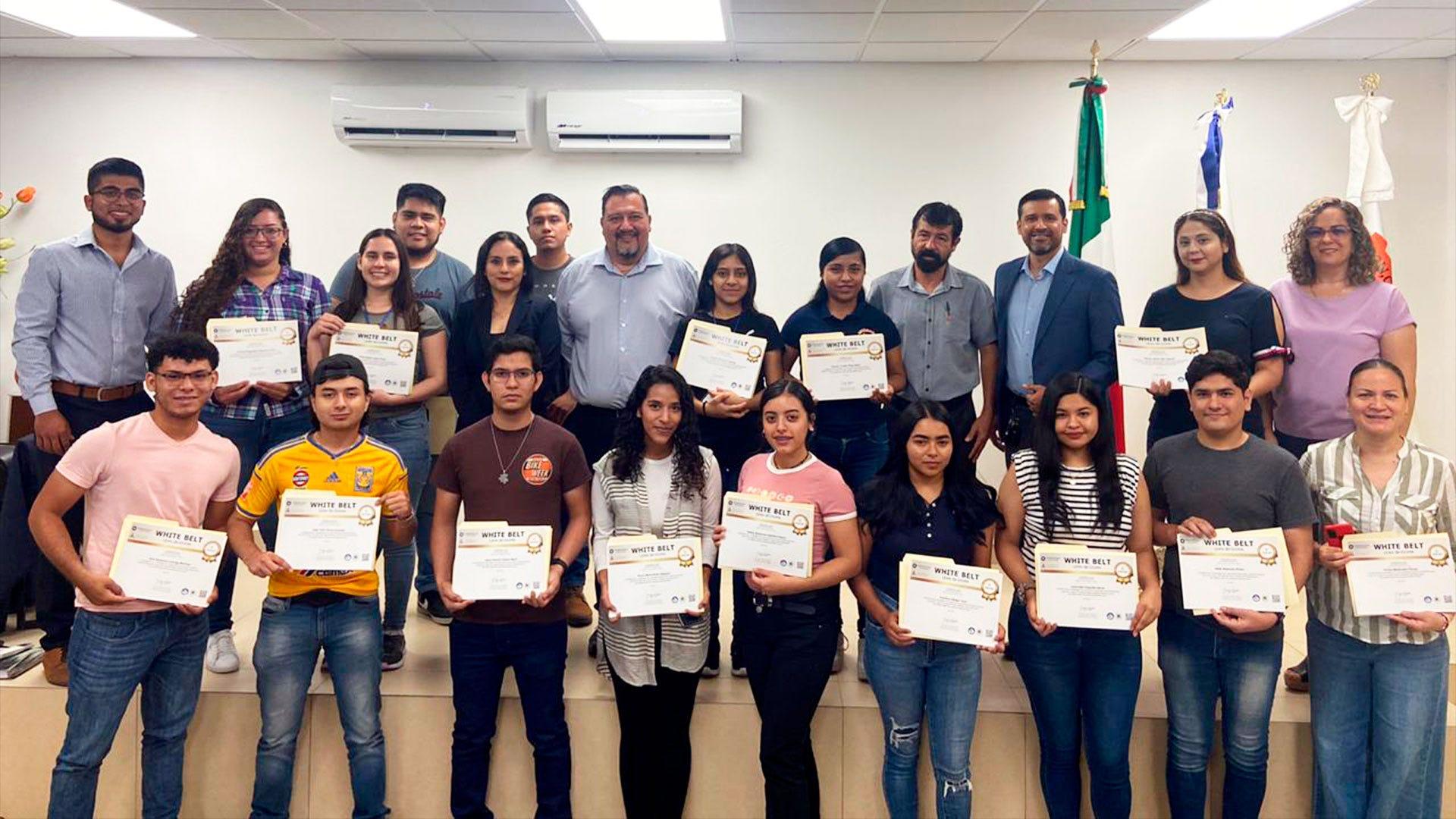 Entrega de certificados a alumnos y docentes del Tec de Linares, Nuevo León. Fotografía por: Jared Velázquez.